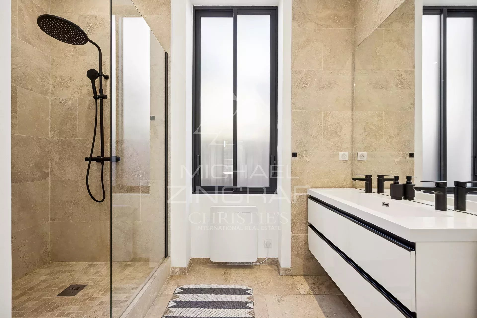 NAHE DEM ZENTRUM VON CANNES – RENOVIERTES BELLE-ÉPOQUE-STADTHAUS