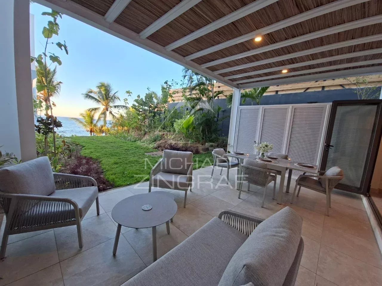 Beachfront Apartment with Panoramic Ocean Views – Pointe aux Canonniers