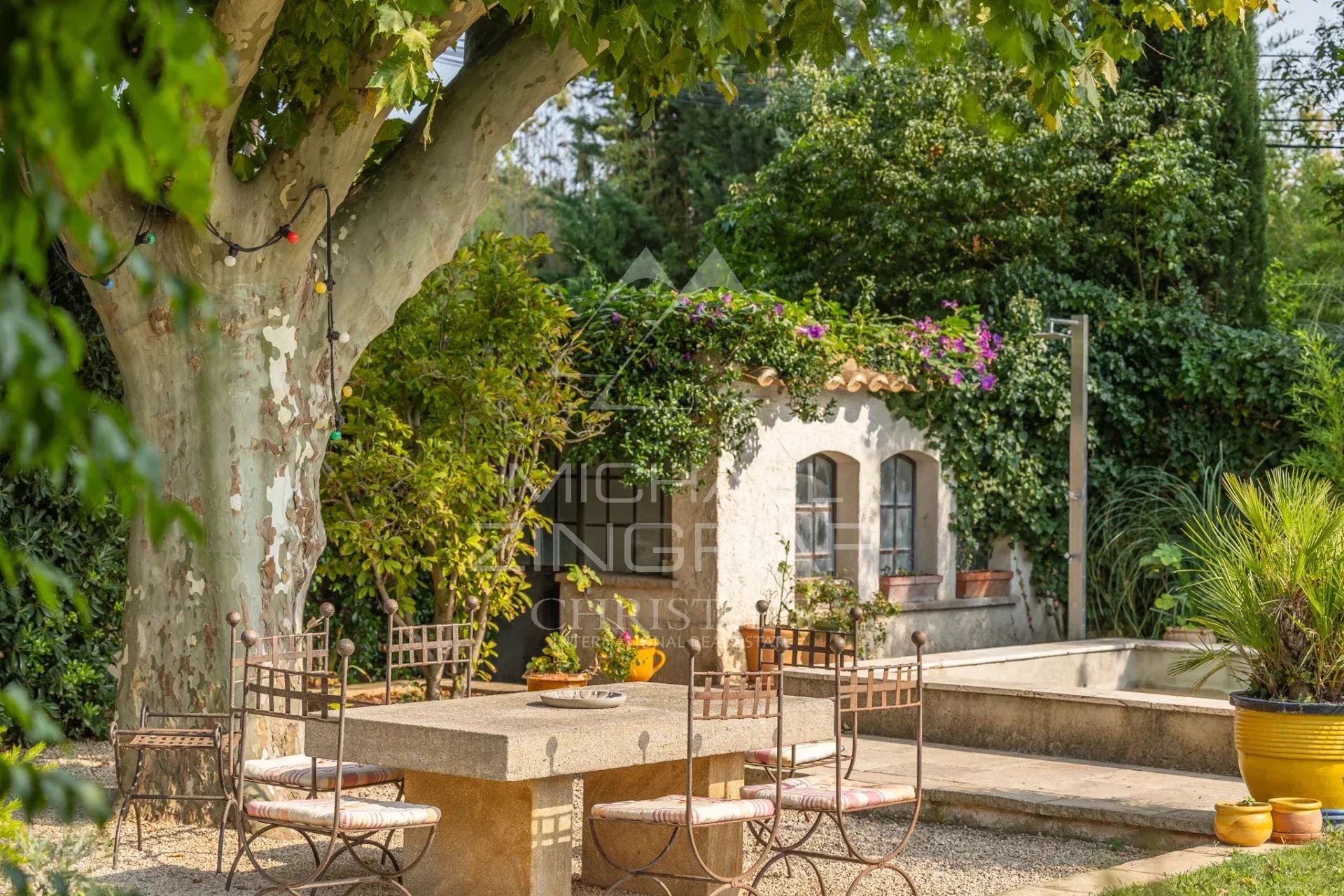 Mas provençal, entre Alpilles et Arles