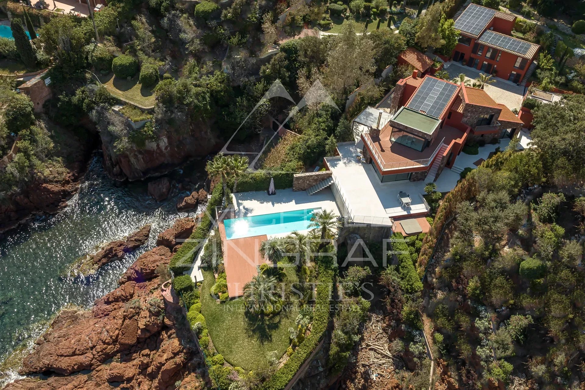 Nahe Cannes - Le Trayas - Villa mit den Füßen im Wasser