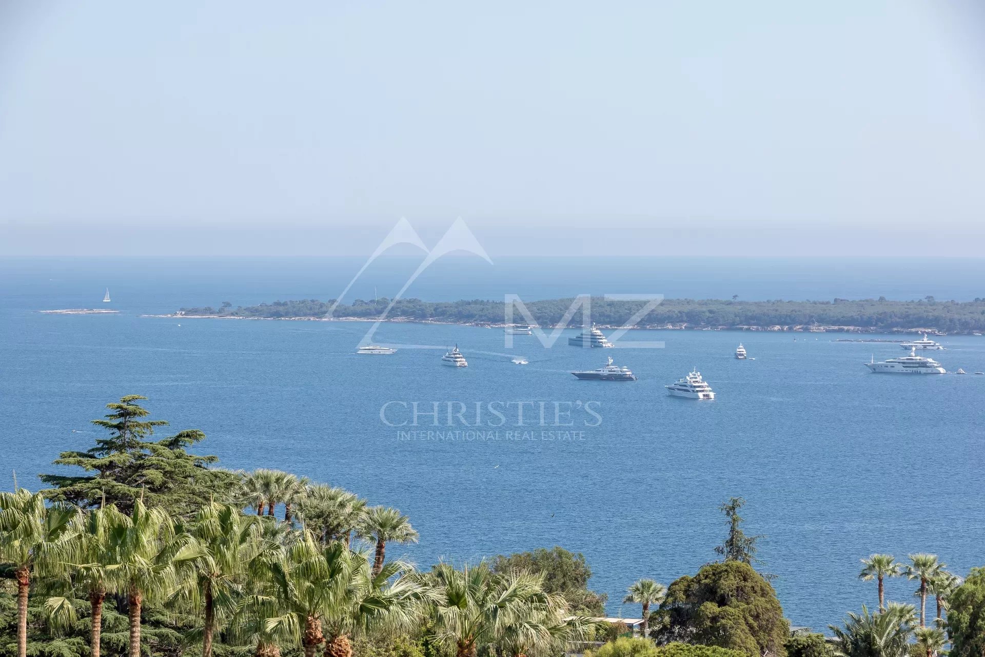 Opportunity-Apartment with sea view in  prestigious residence