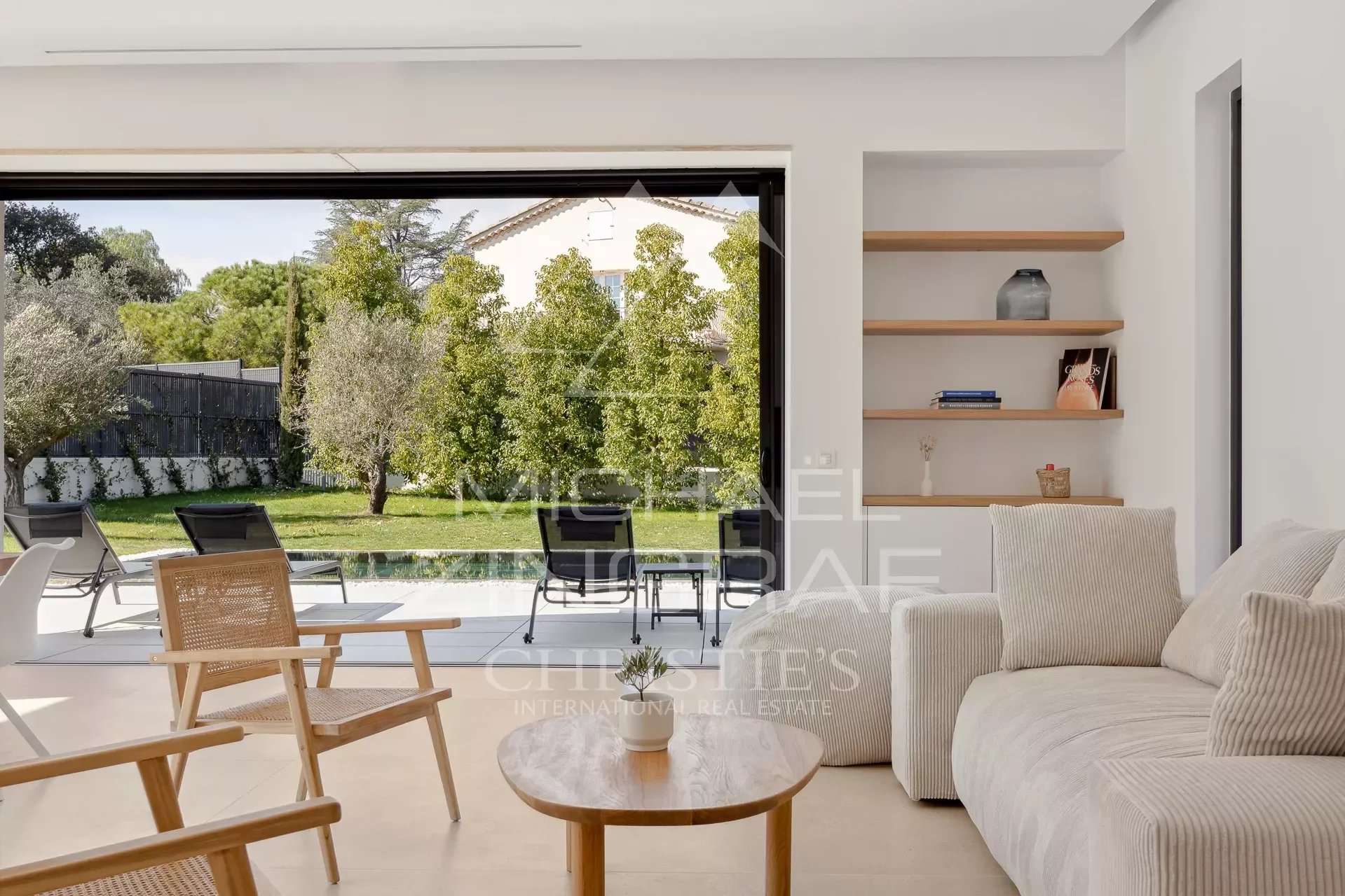 Mougins - close to the old village - Brand new contemporary villa - 5 bedrooms