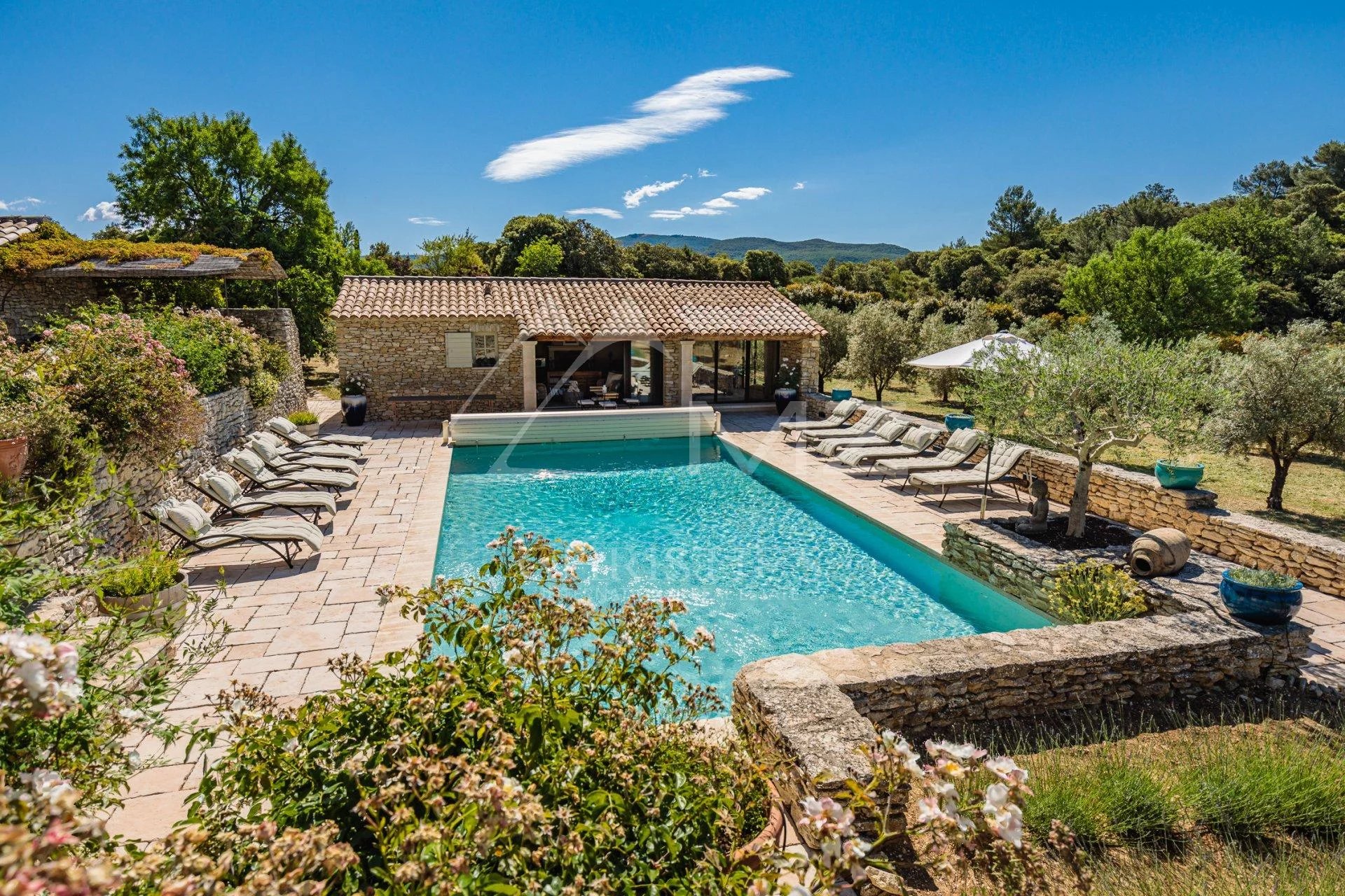 Luberon - Mas d'exception avec vue dégagée et piscine chauffée
