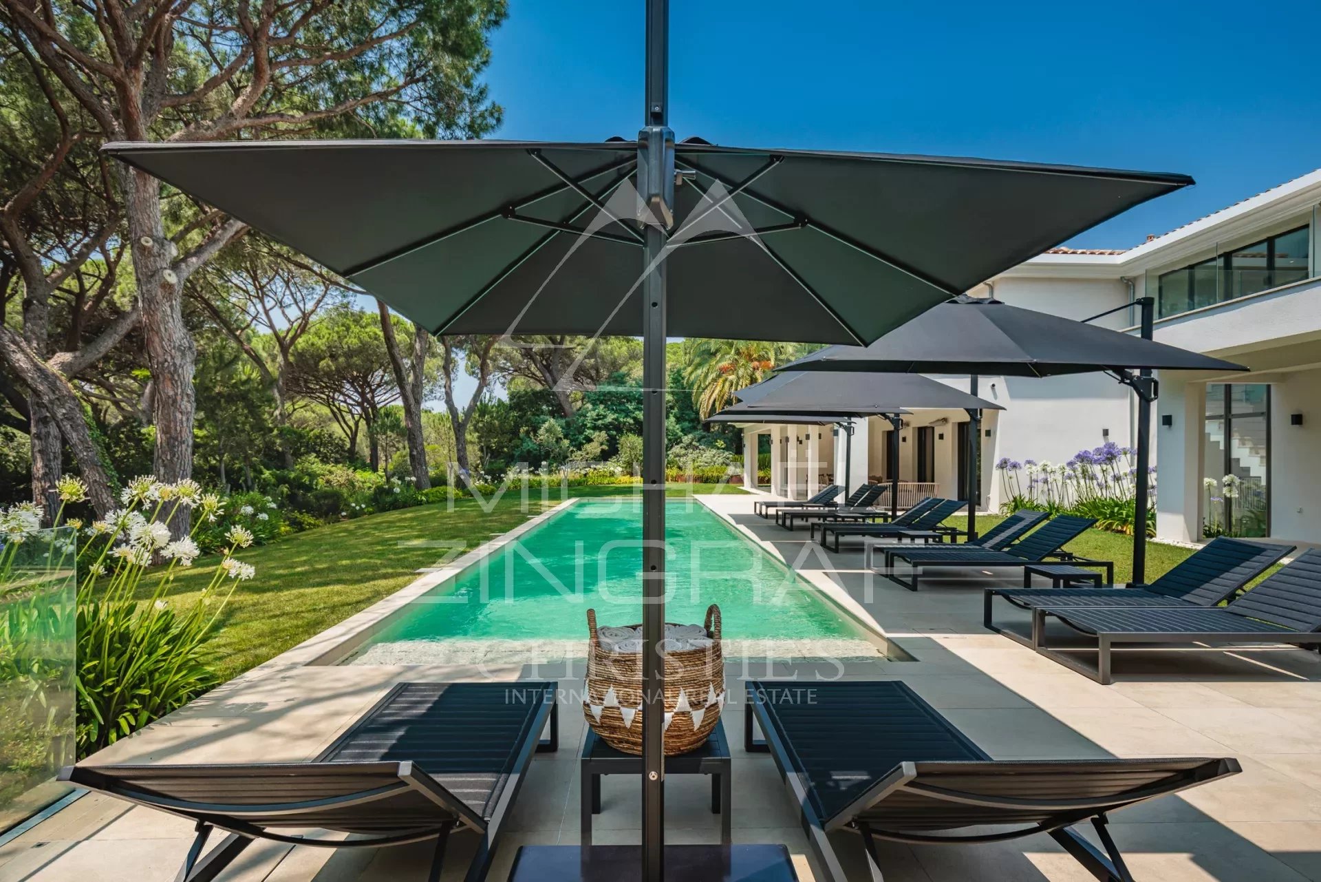 Saint Tropez - Contemporary villa in the Parcs de Saint Tropez