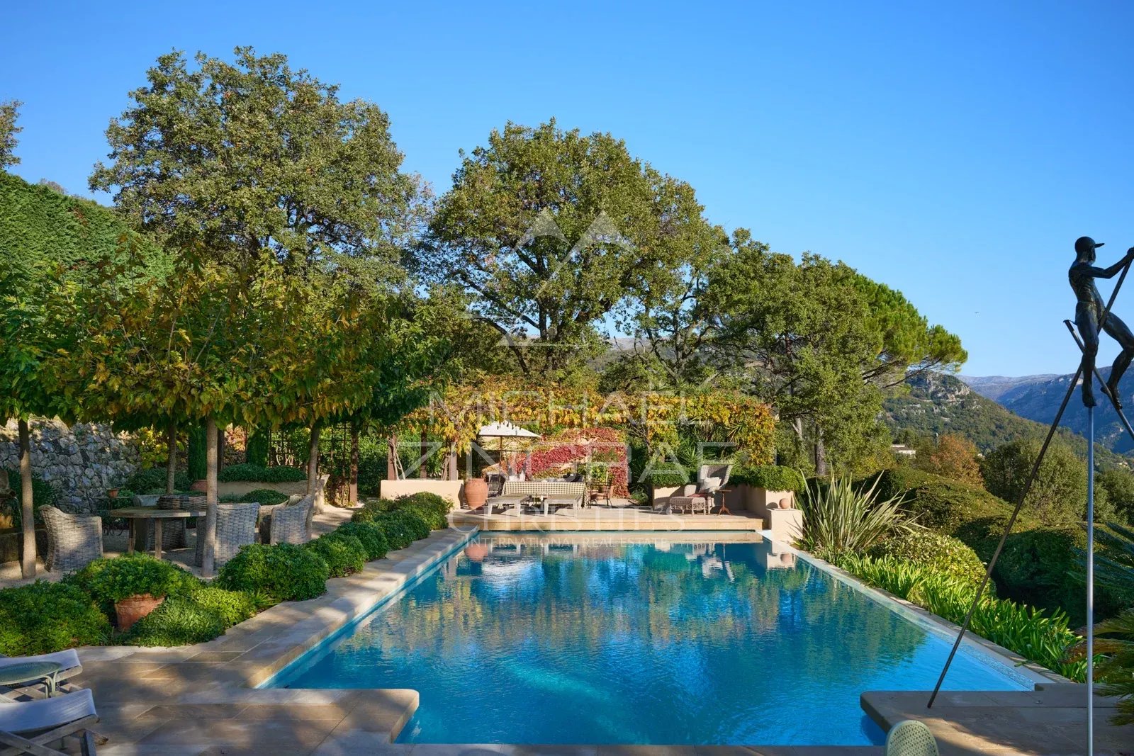 Villa with panoramic view and beautiful landscaped garden