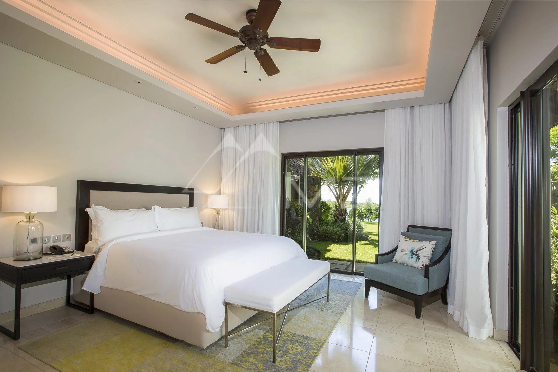 Mauritius - 5 bedrooms beachfront villa
