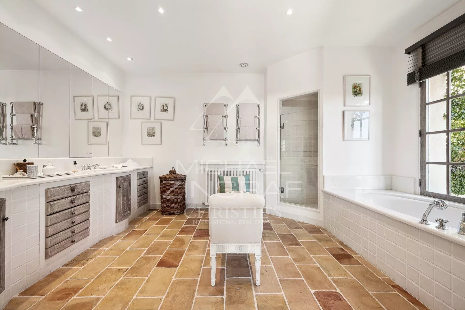 Saint-Paul-de-Vence - Exceptionnelle propriété dans domaine privé