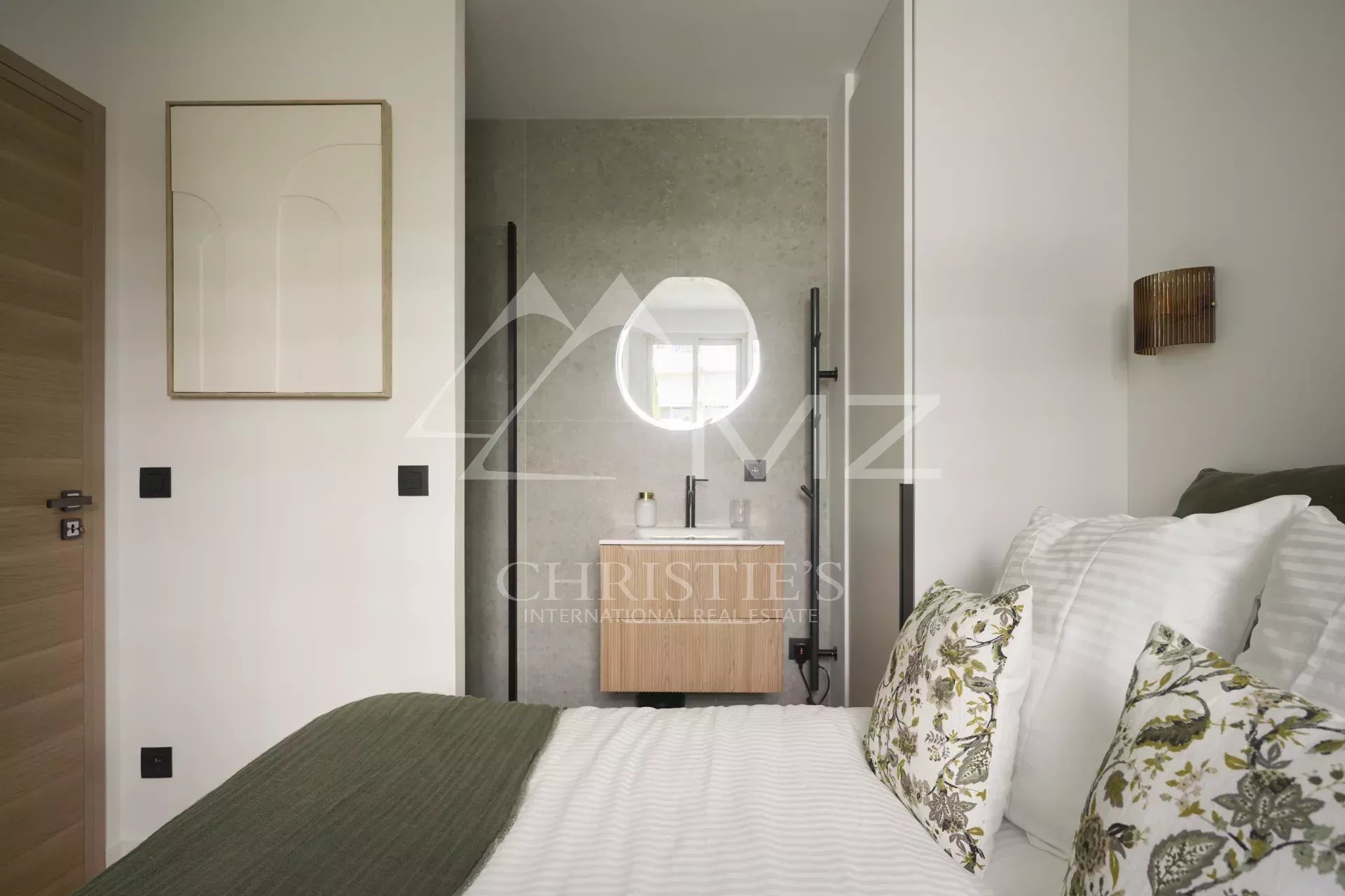 3-room apartment on the top floor in the city center