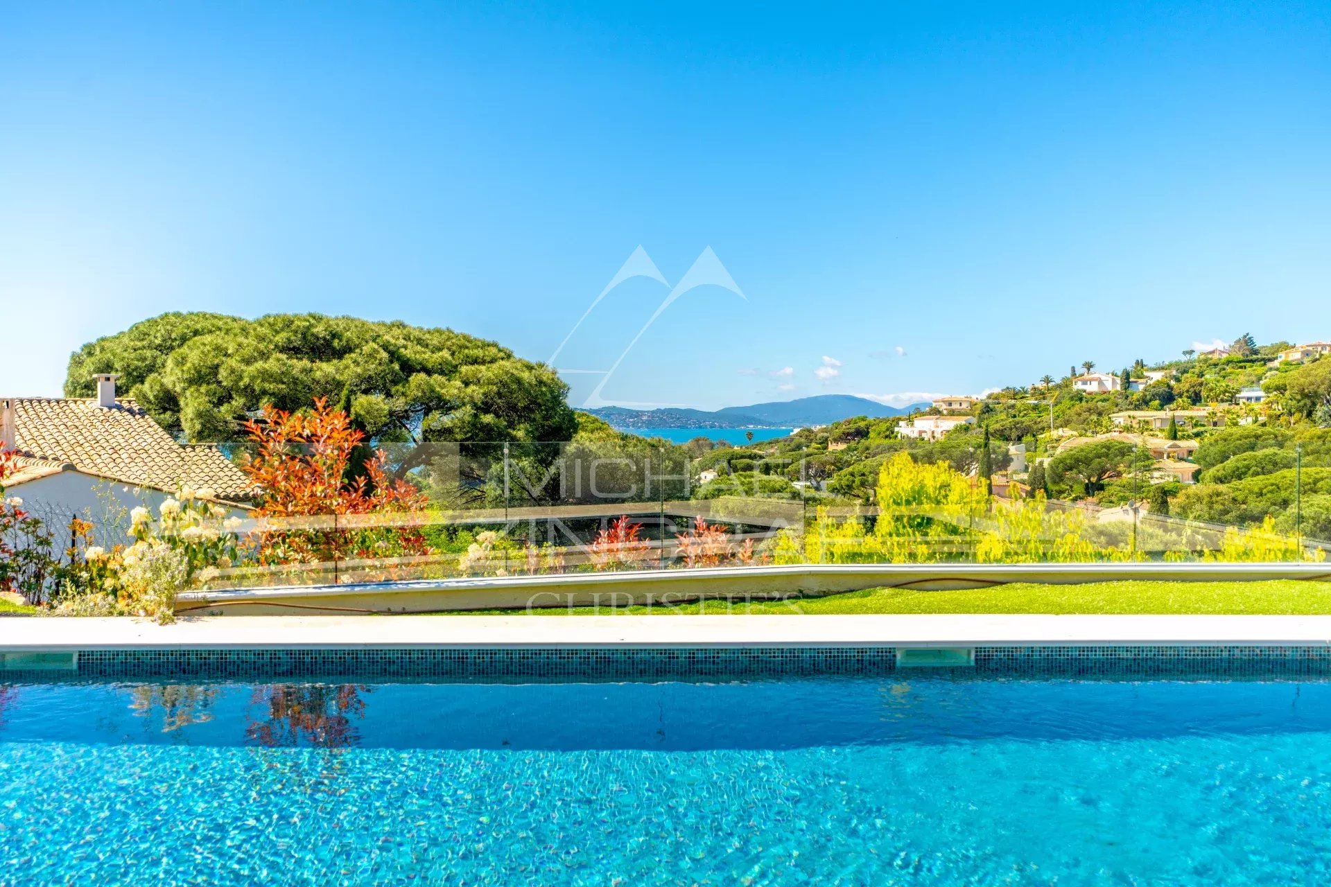Villa Sainte-Maxime - Moderne Raffinesse mit Meerblick.