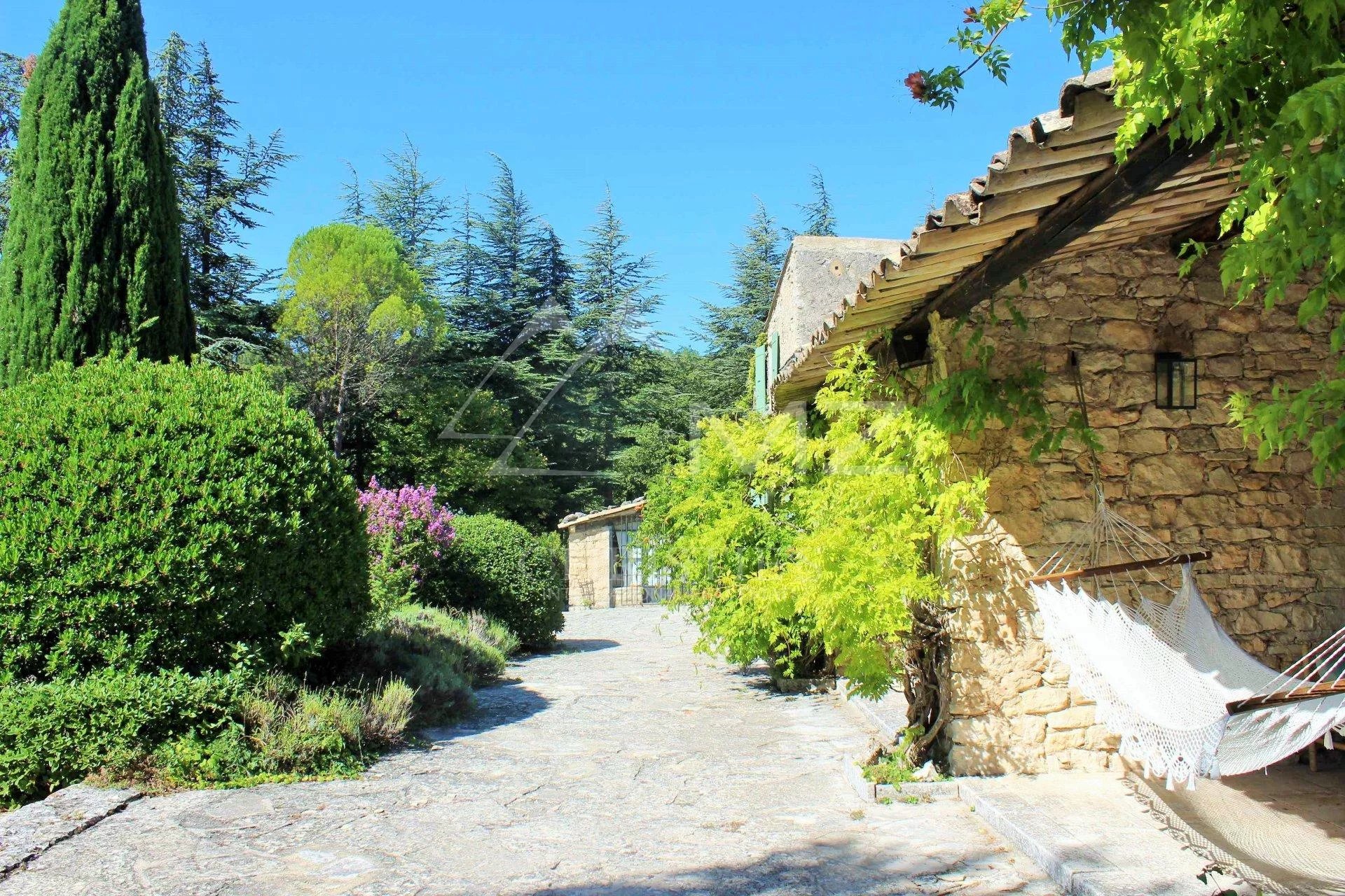 Close to Gordes - Beautiful holiday house