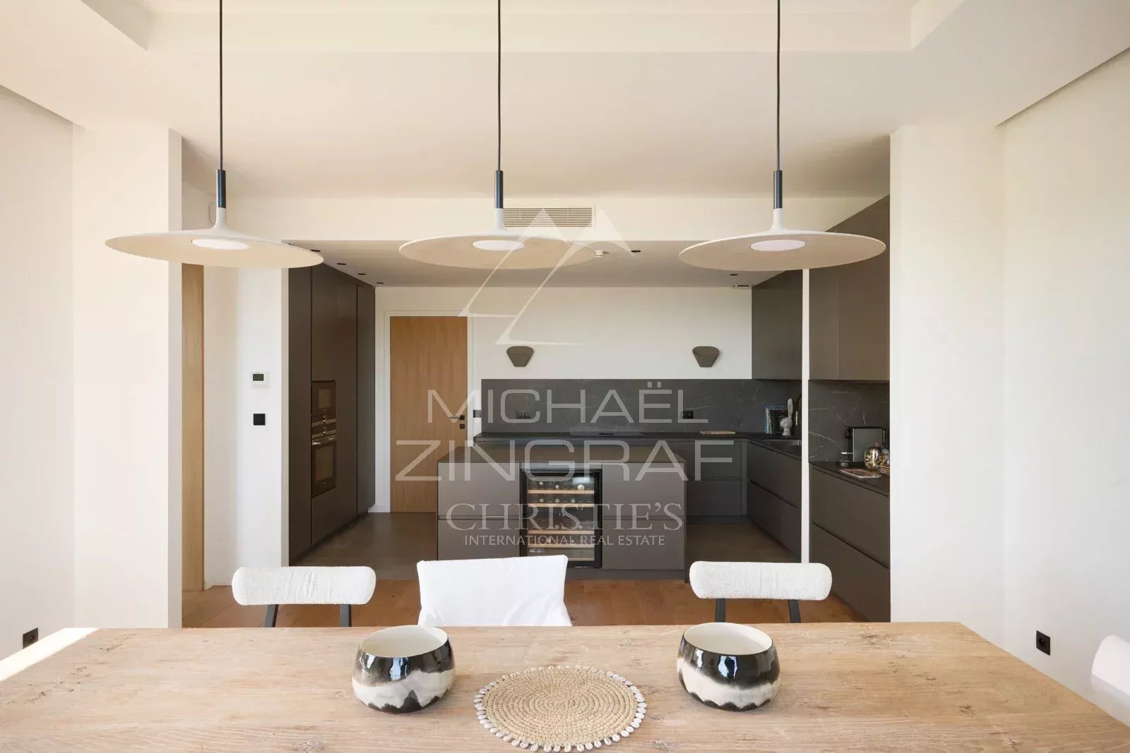 Villa contemporaine avec vue mer et Château de Grimaud