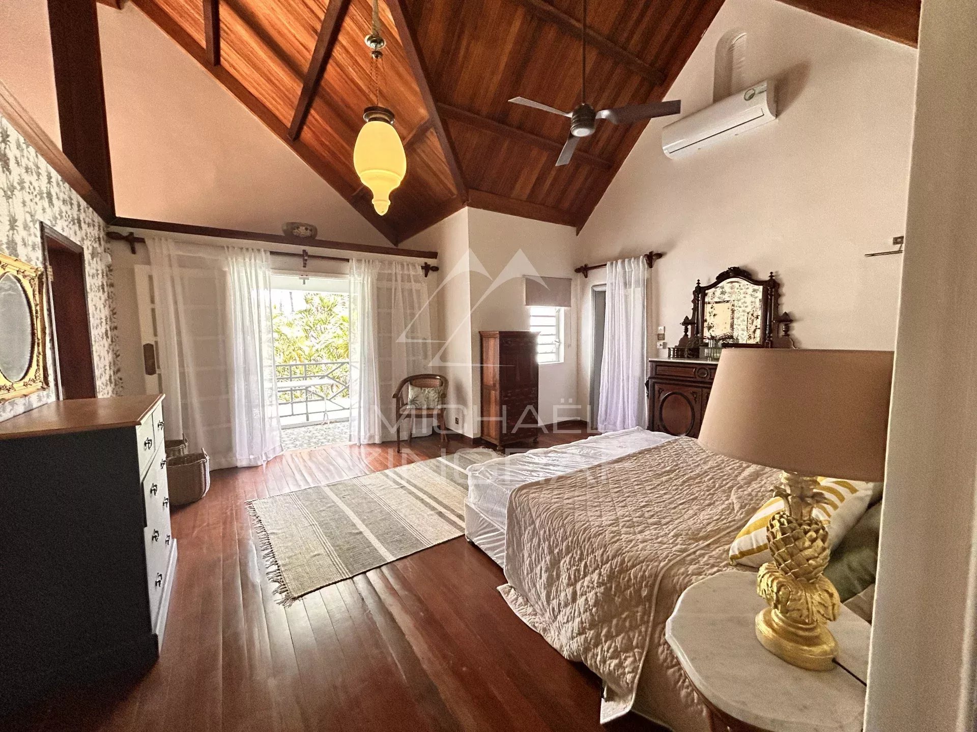 Colonial-Style Villa in Pointe aux Canonniers