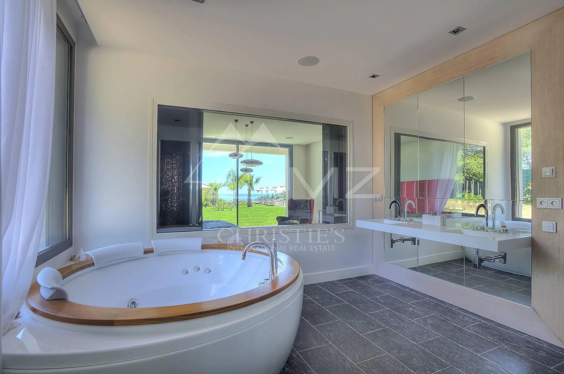 Antibes - Kalifornische Villa mit Meerblick