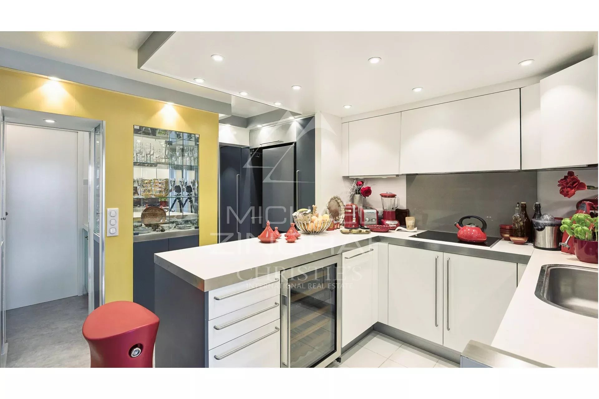 RENOVATED APARTMENT WITH SEA VIEW