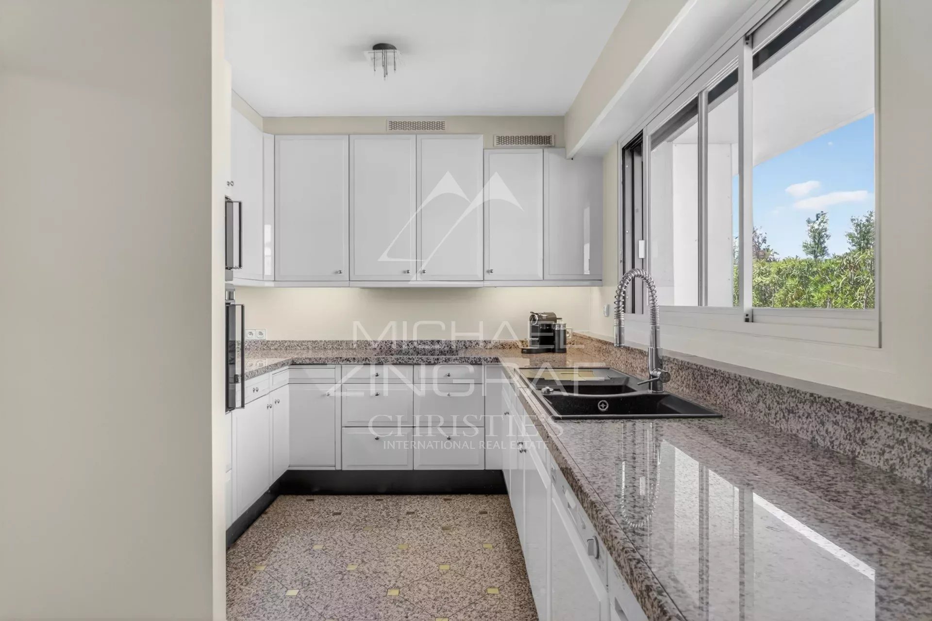 EXCLUSIVITE-CANNES APPARTEMENT D'EXCEPTION  DANS UNE RESIDENCE DE STANDING