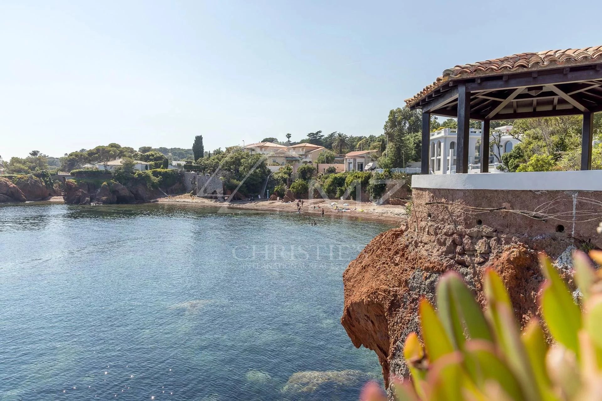 Proche Cannes - Villa pieds dans l'eau