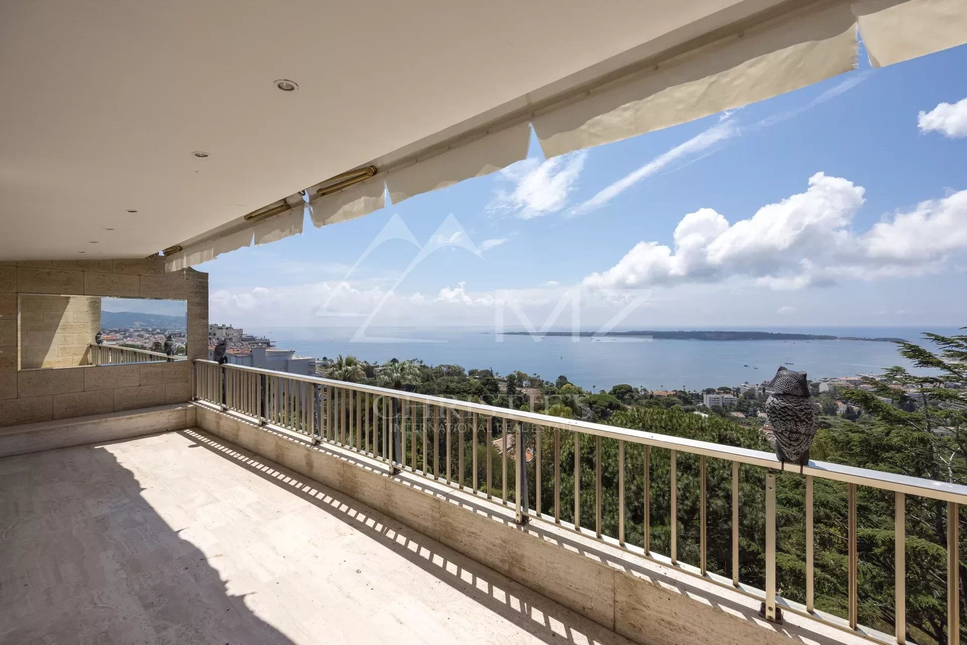 Cannes-Californie- amazing apartment on last floor with sea view