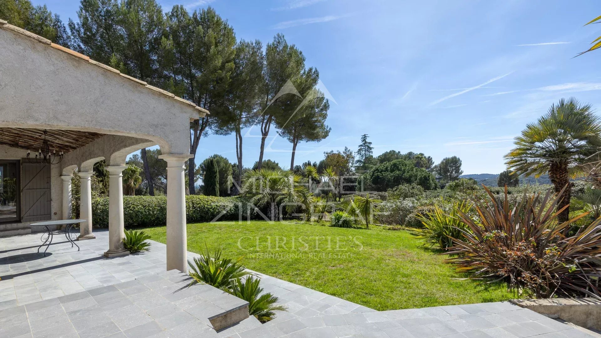 Renovierte Villa in Biot – Beliebte Lage, absolut ruhig, 5 Schlafzimmer, umfassende Ausstattung