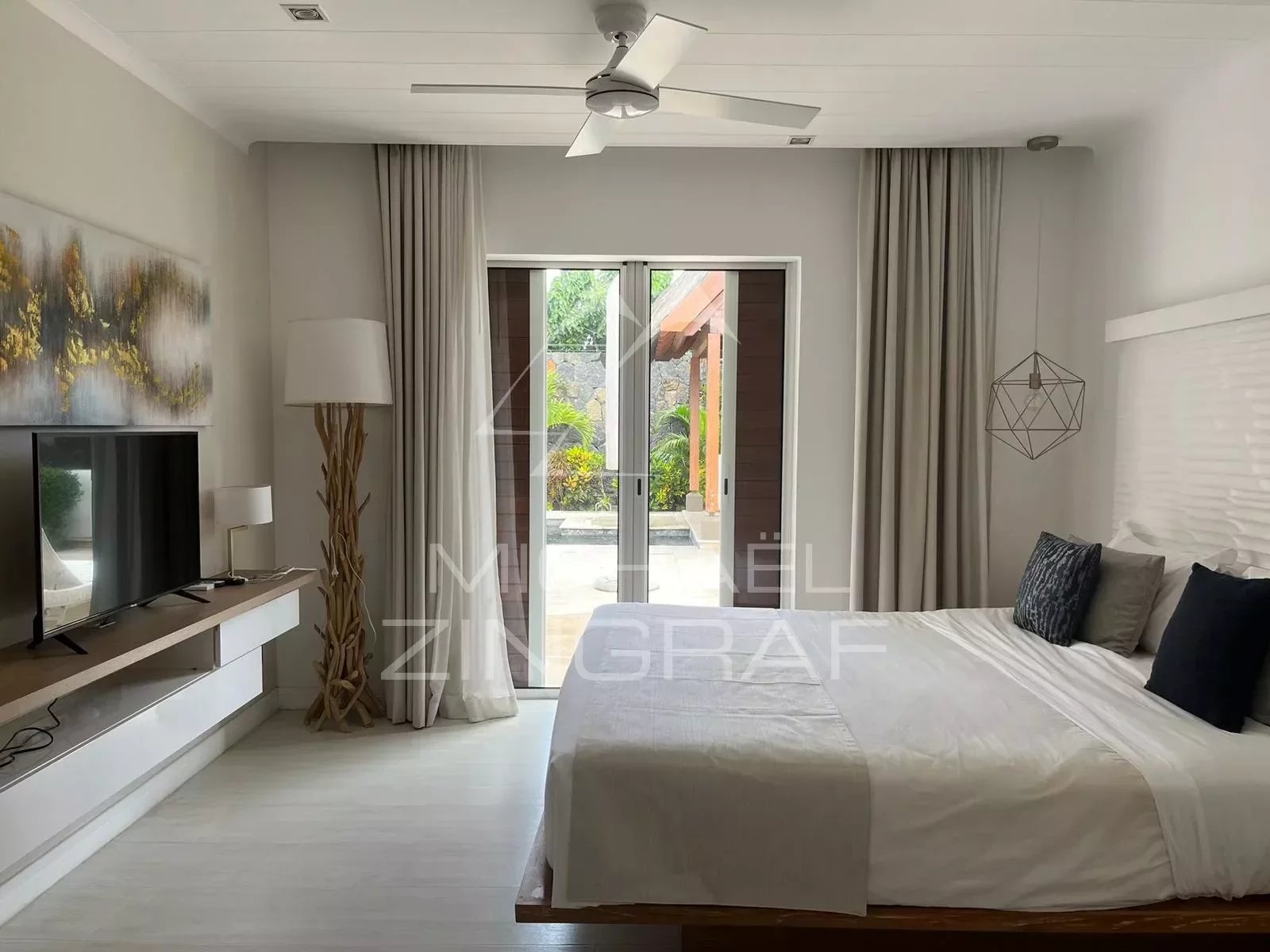 3-Bedroom Villa in Prestigious Residence