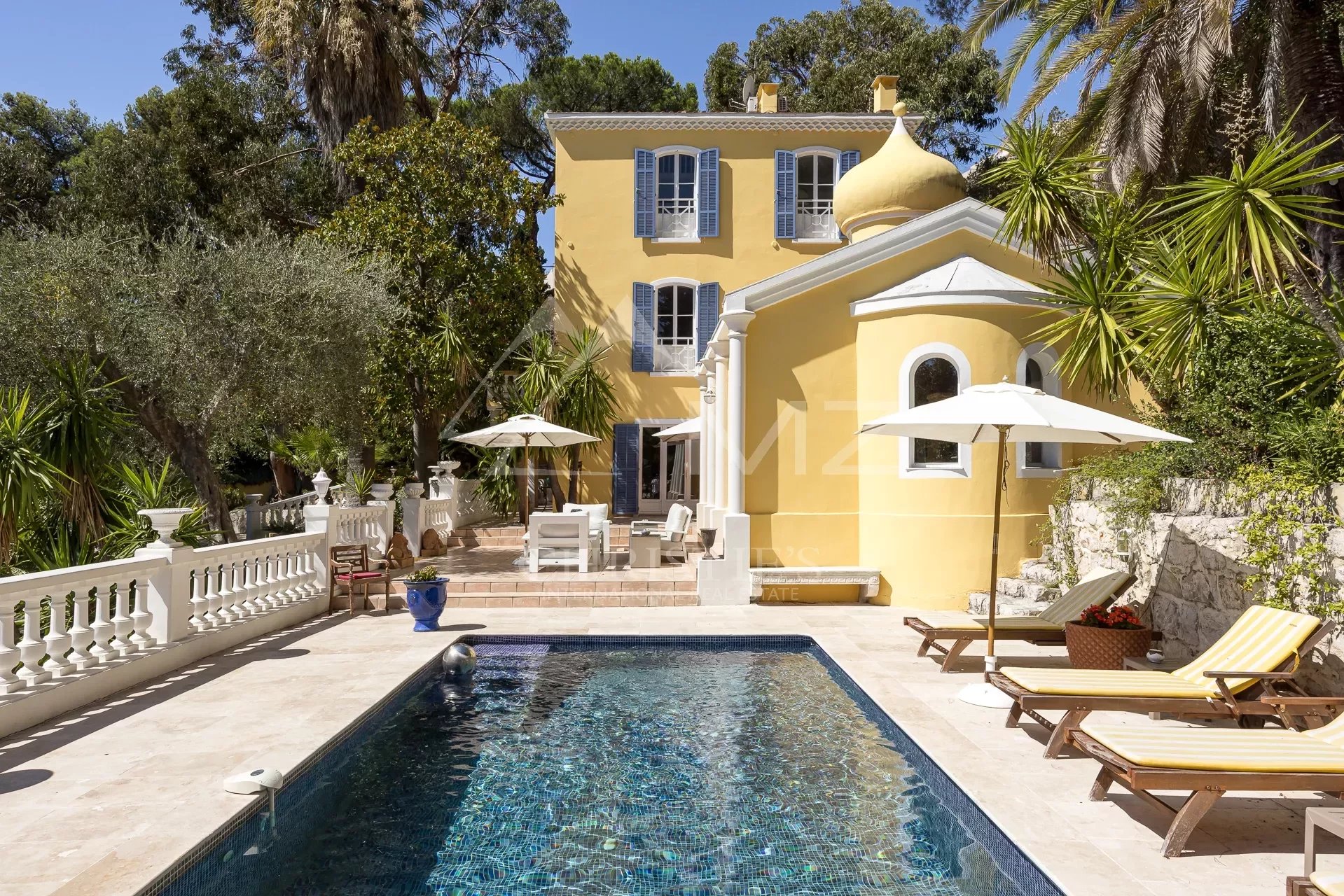 Außergewöhnliche Villa mit Pool