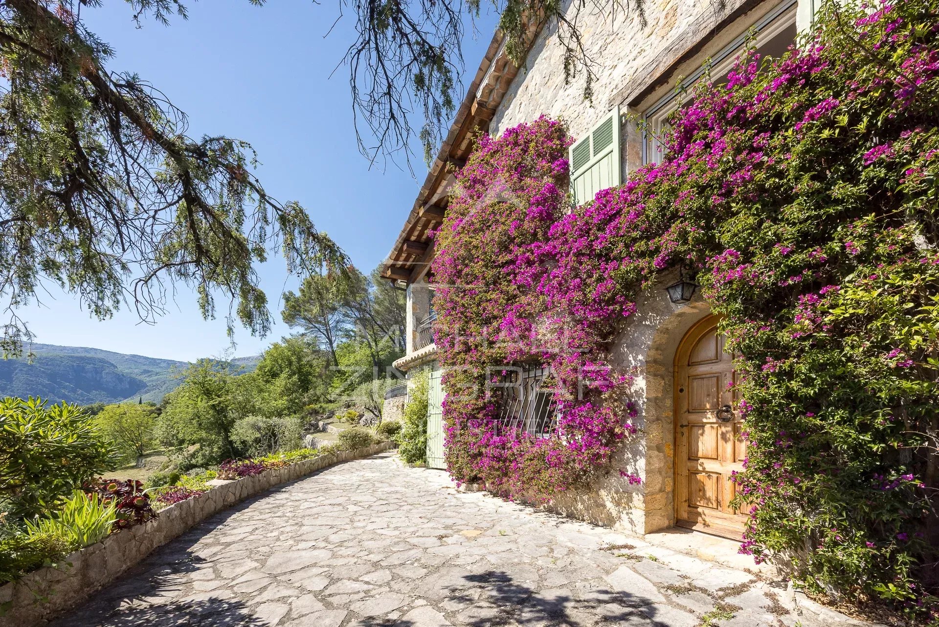 Tourrettes-sur-Loup : Charmante bergerie avec vue panoramique