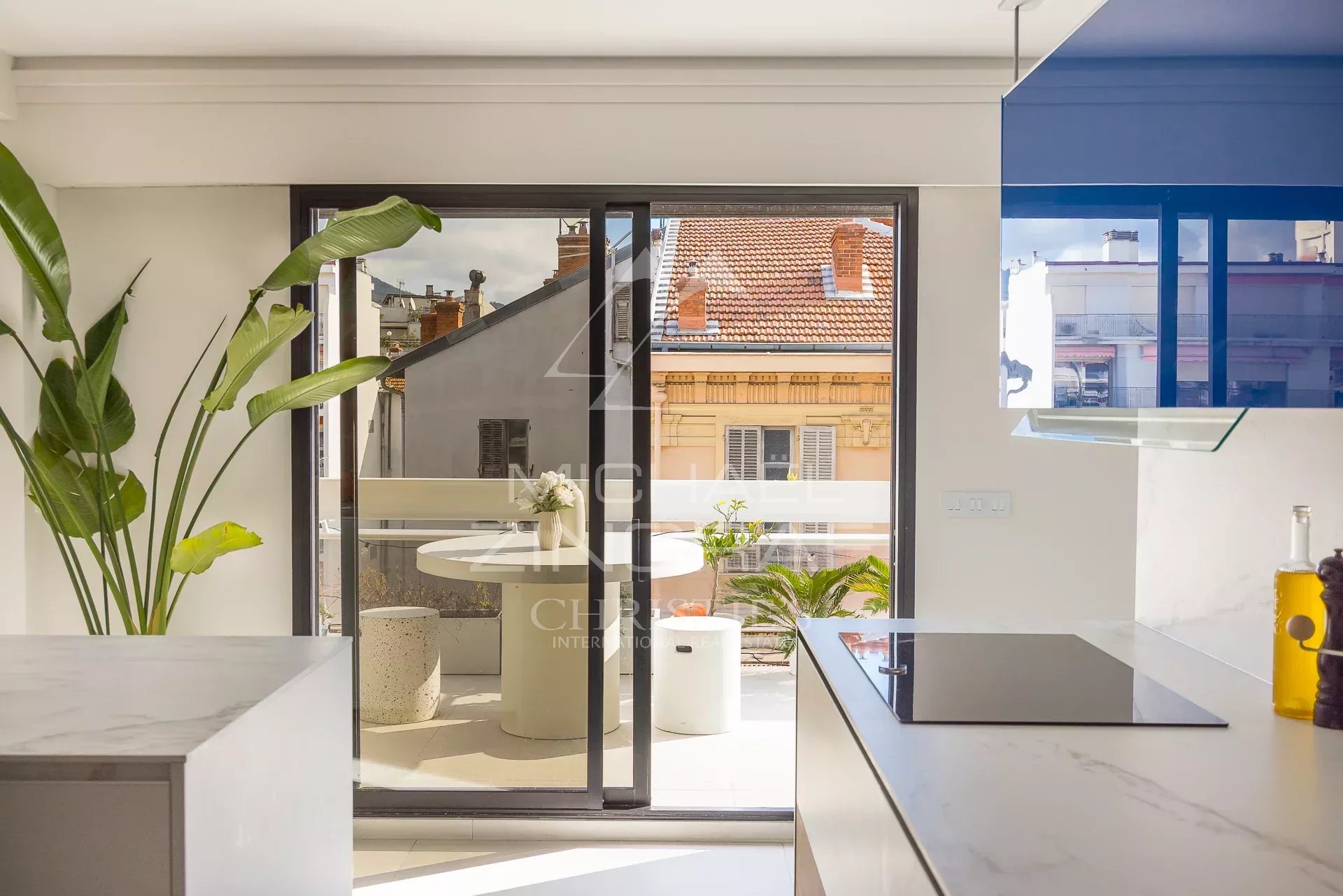 EXCEPTIONNEL APPARTEMENT AVEC TERRASSE AU COEUR DU CARRÉ D'OR DE NICE