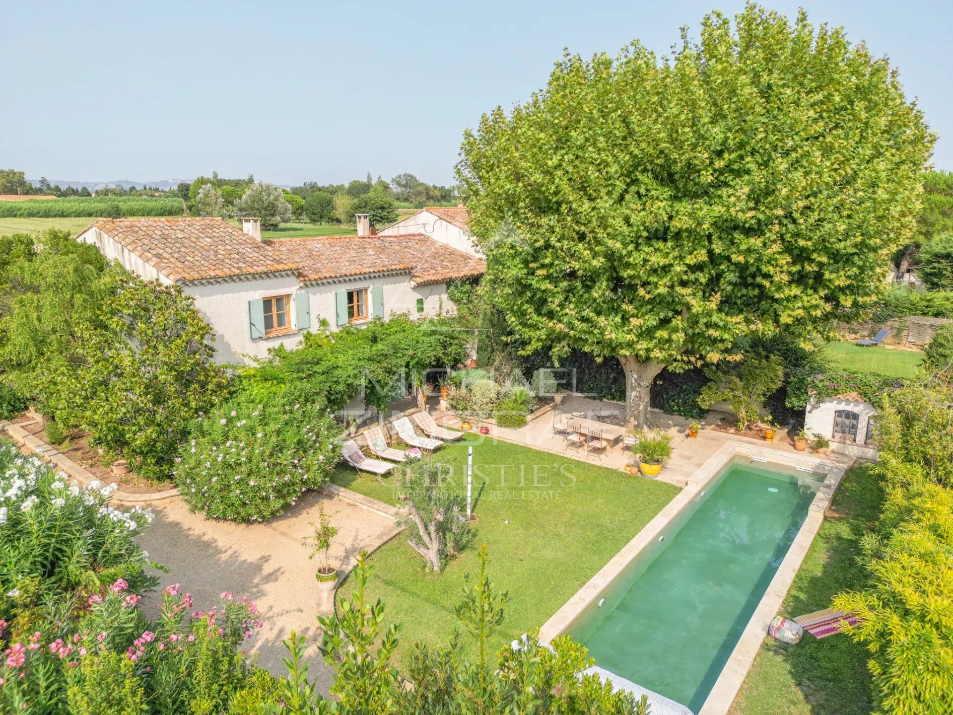 Mas provençal, entre Alpilles et Arles