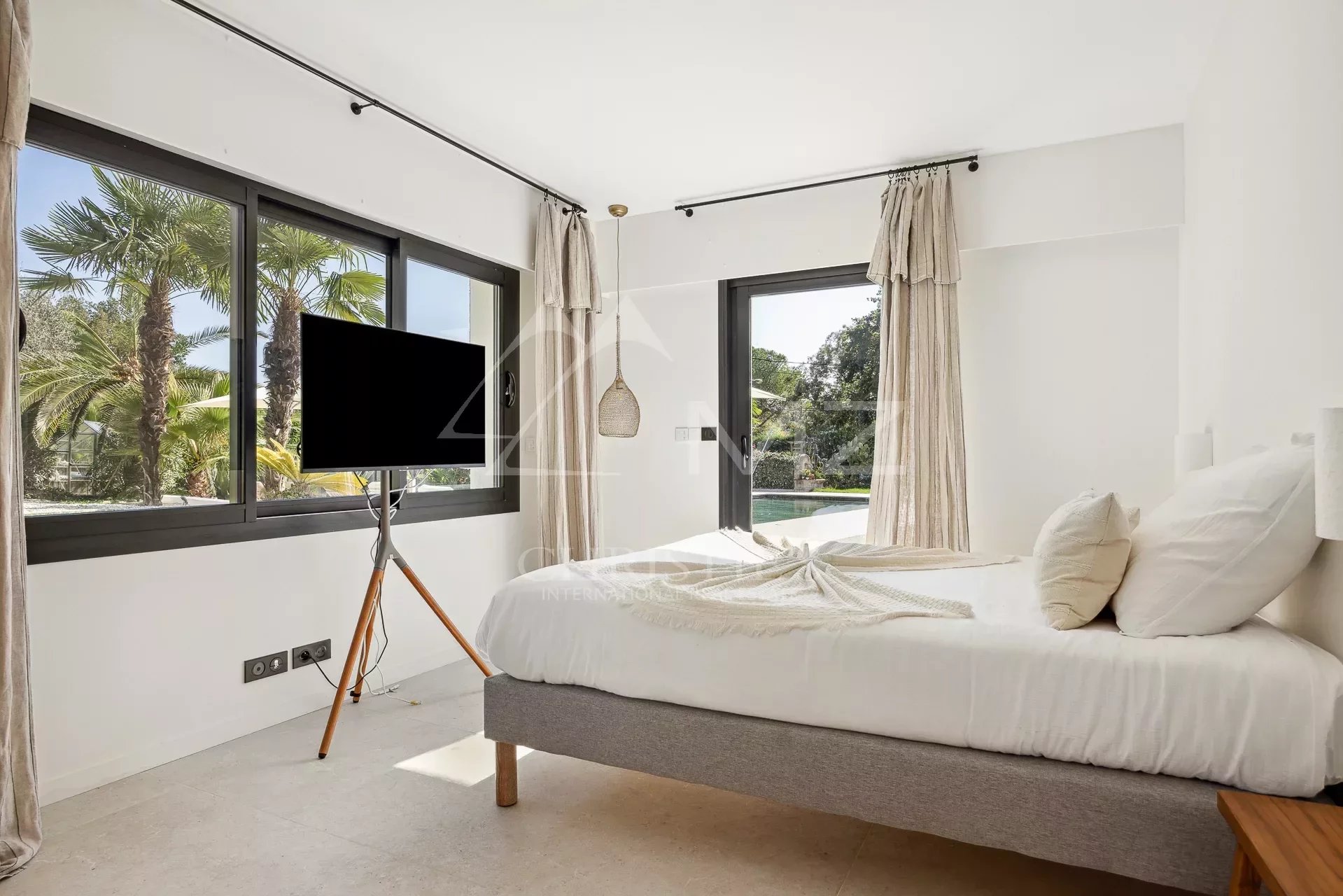 Contemporary 7 bedrooms Villa in Mougins