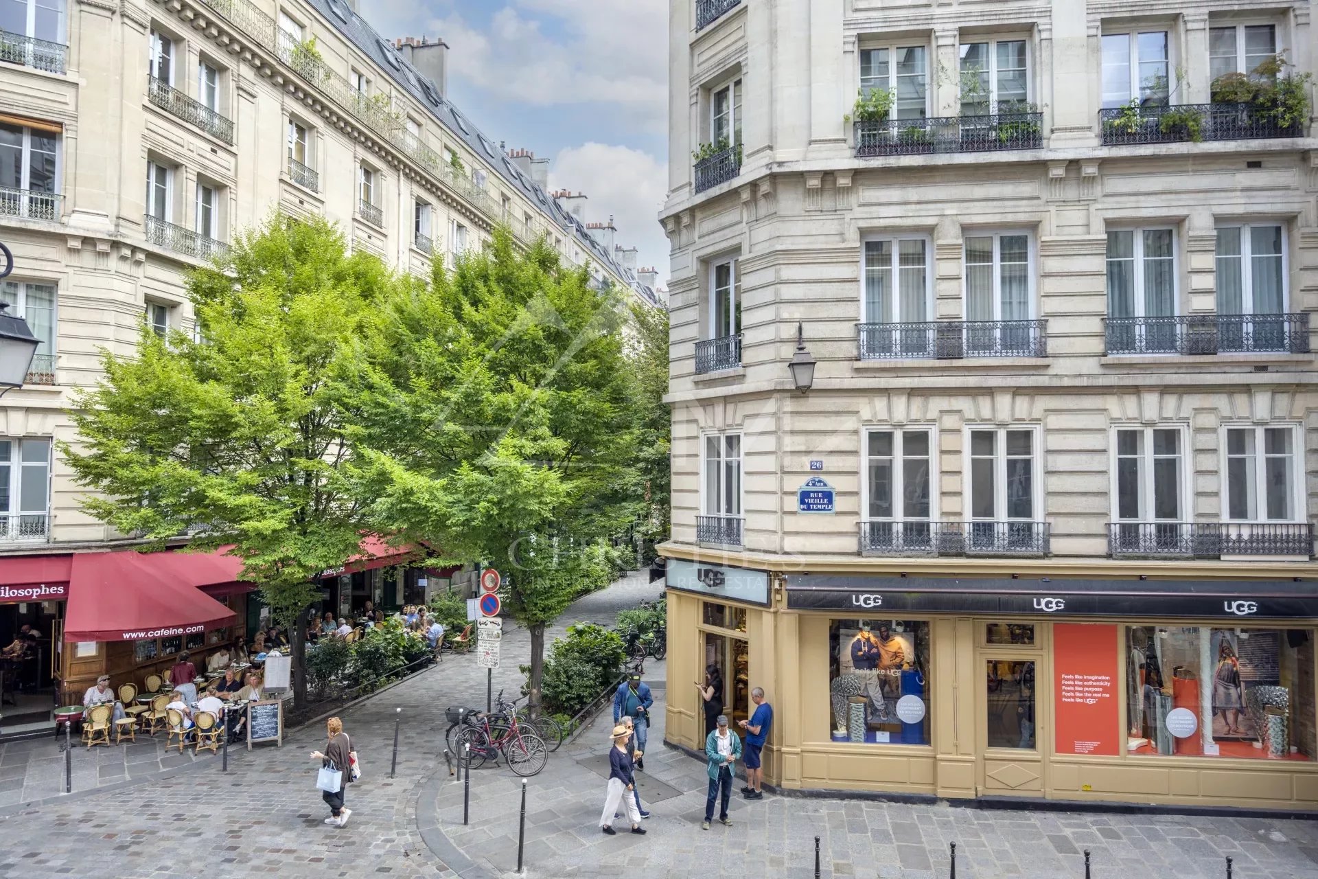 Apartment in Rue Vieille du Temple in the Marais to renovate