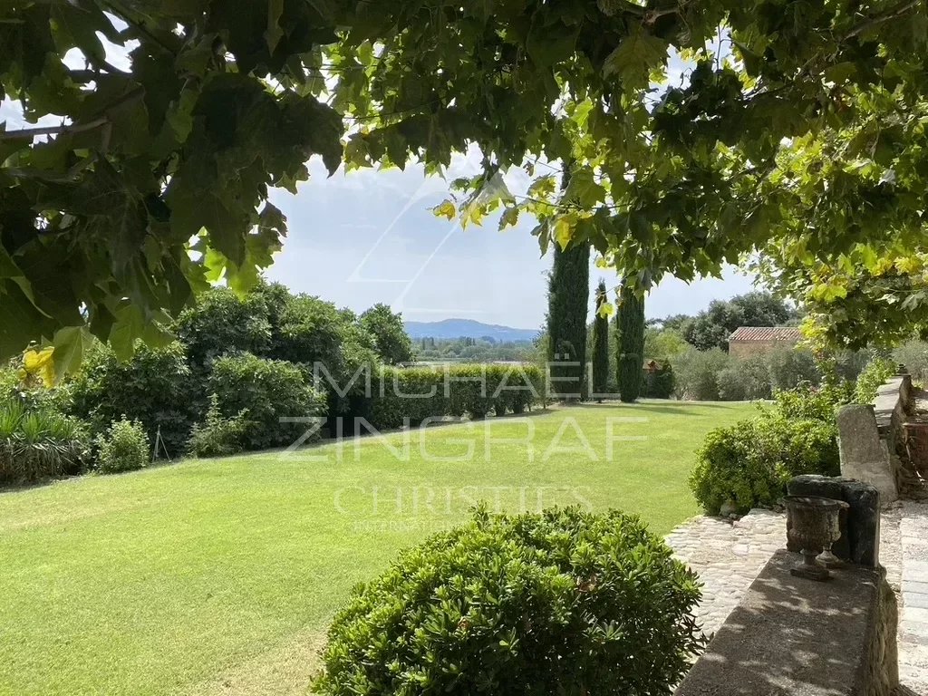 EXCEPTIONAL VINEYARD ESTATE IN THE LUBERON