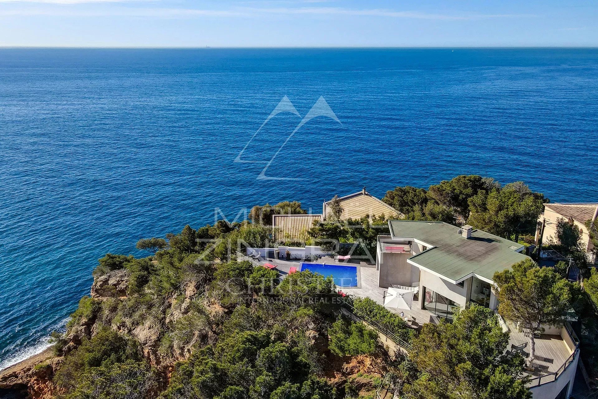 Côte Bleue - Magnificent contemporary villa with direct access to the coves