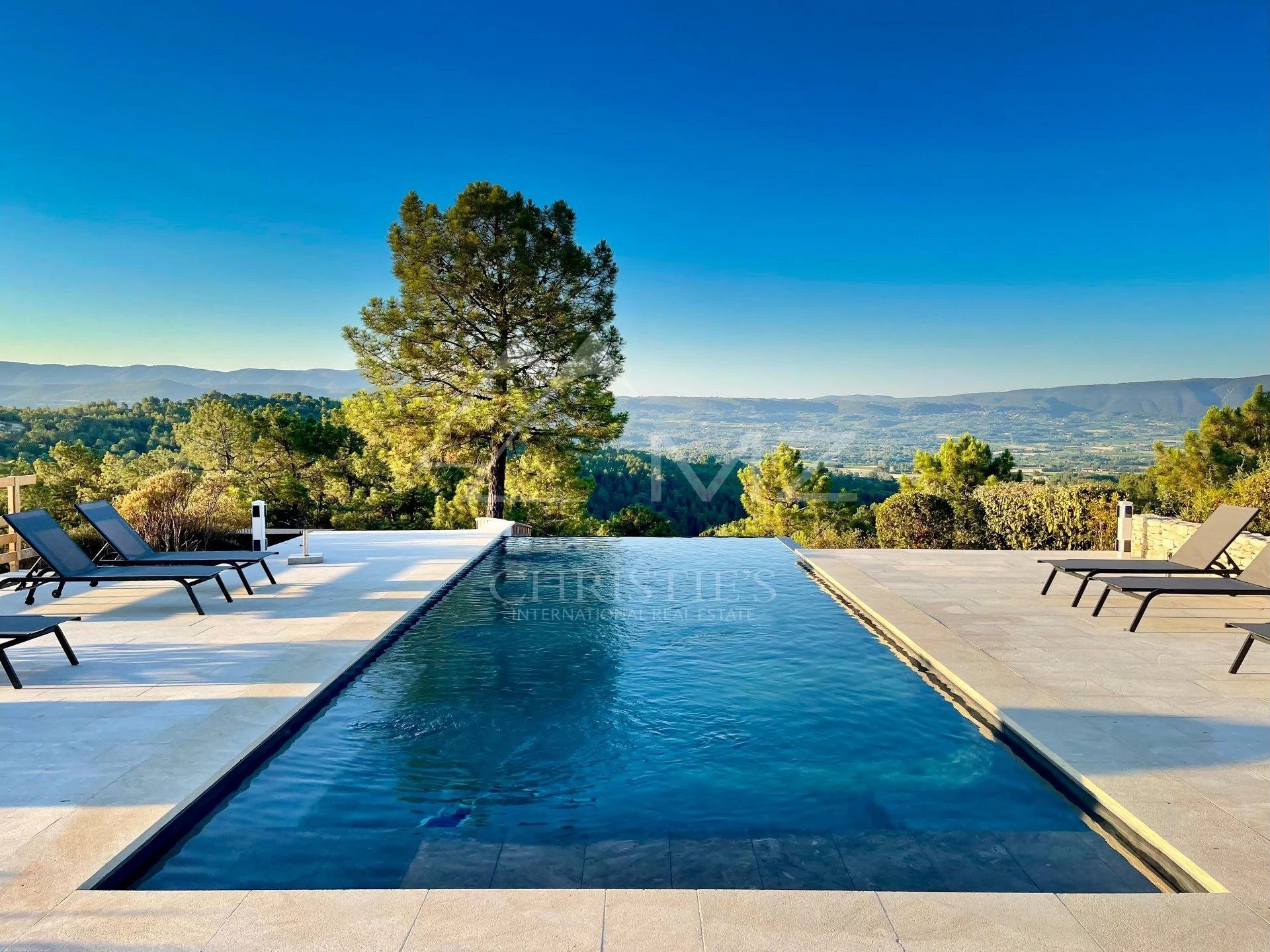 Roussillon - Beautiful single storey house with view