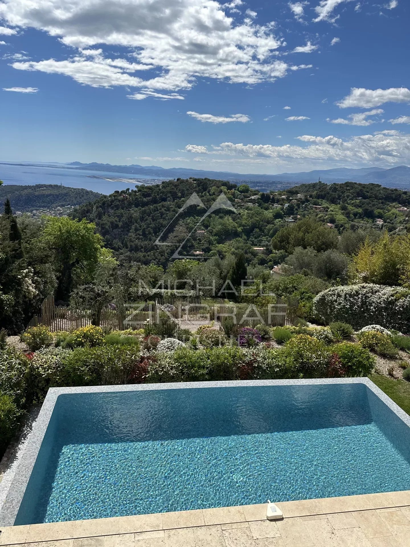 Moderne Villa mit Panorama-Meerblick
