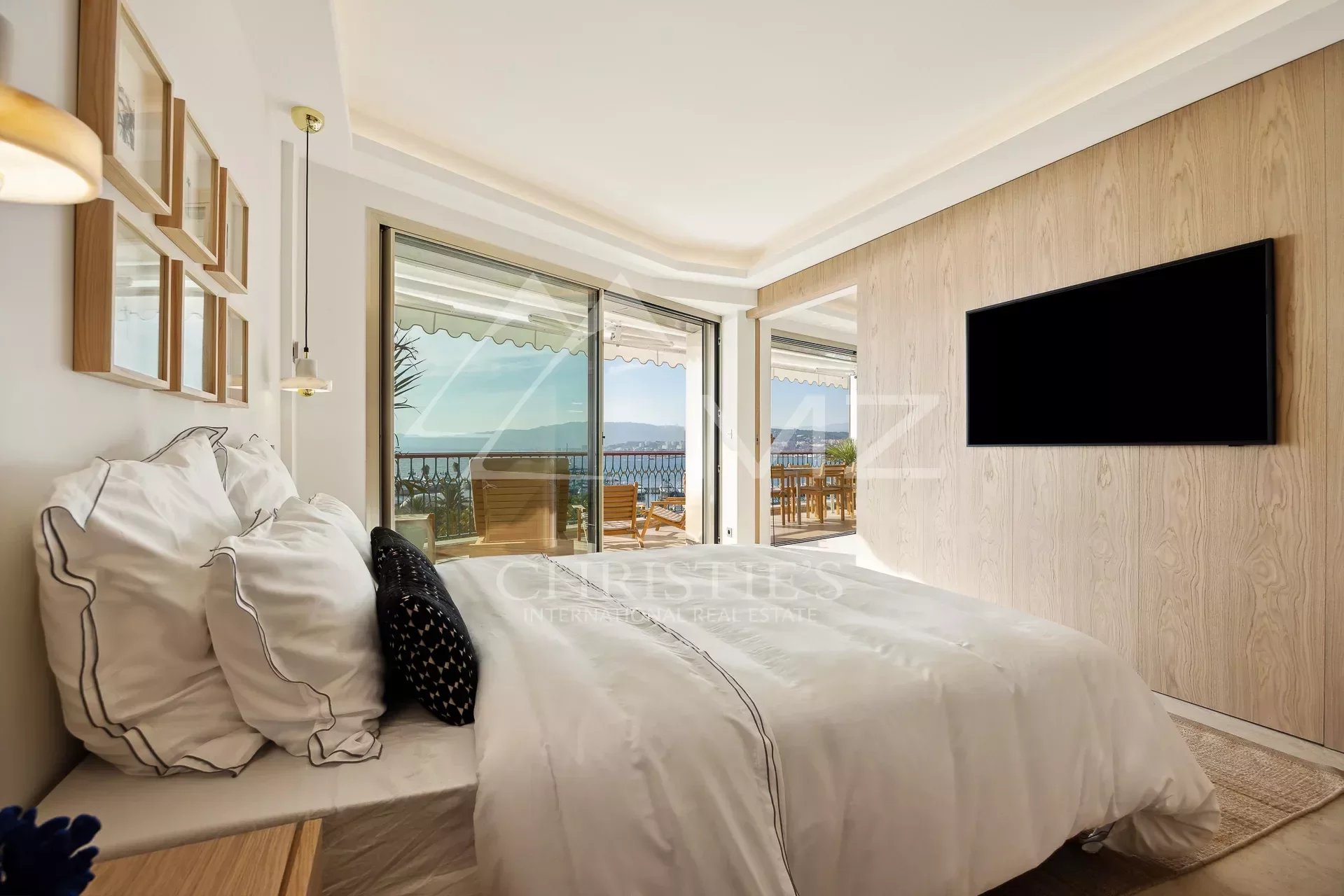 Renovated 4-room flat - Exceptional sea view