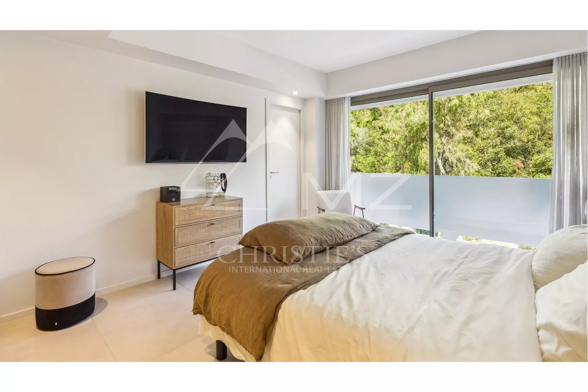 Contemporary corner apartment