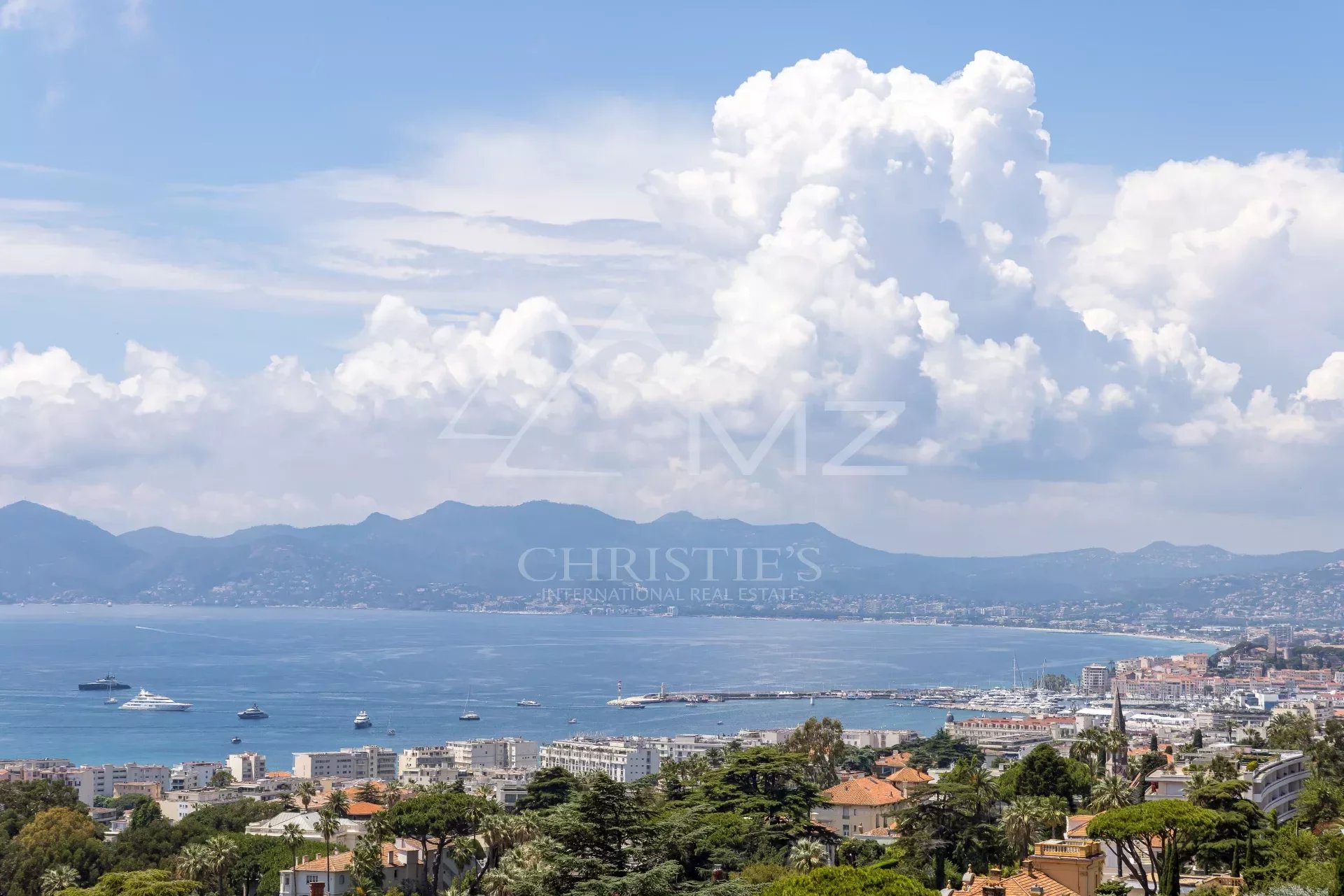 Cannes- Californie- Hervorragende oberste Etage, Panoramablick auf das Meer