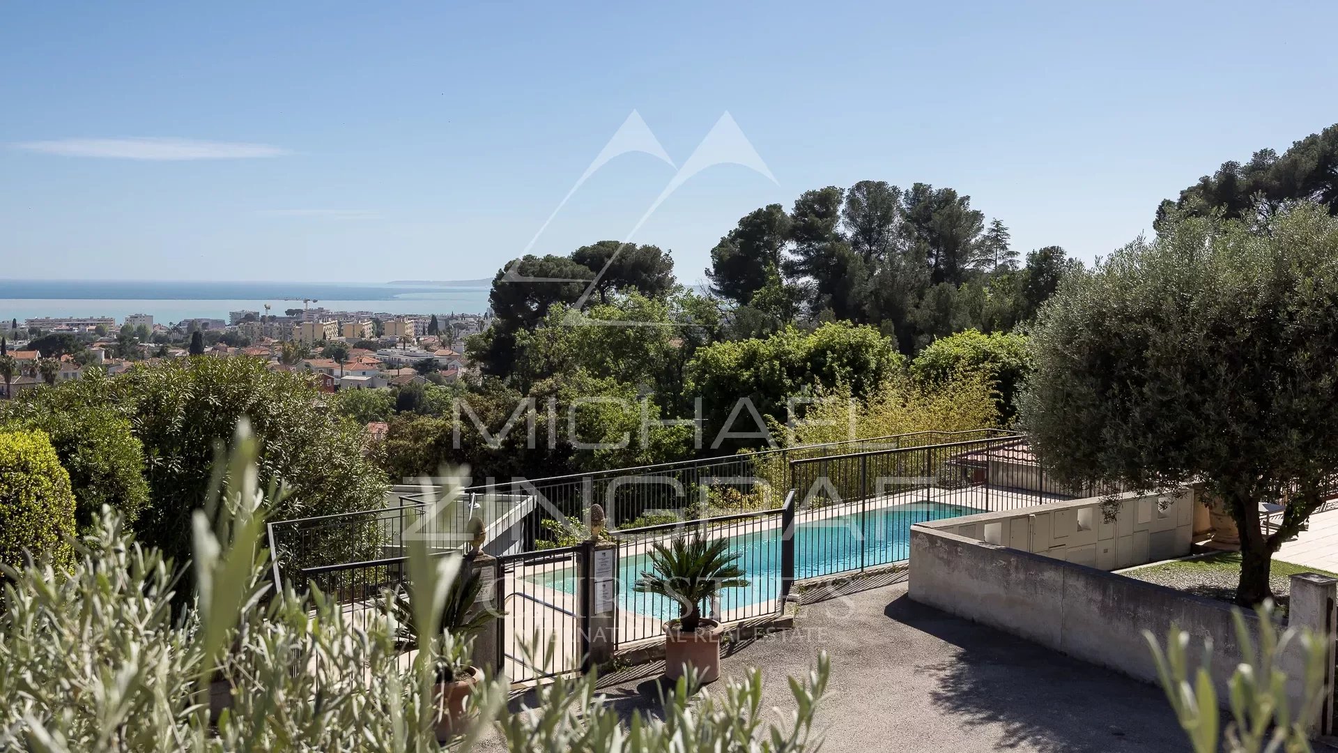 Close to Nice - Beautiful apartment with sea views