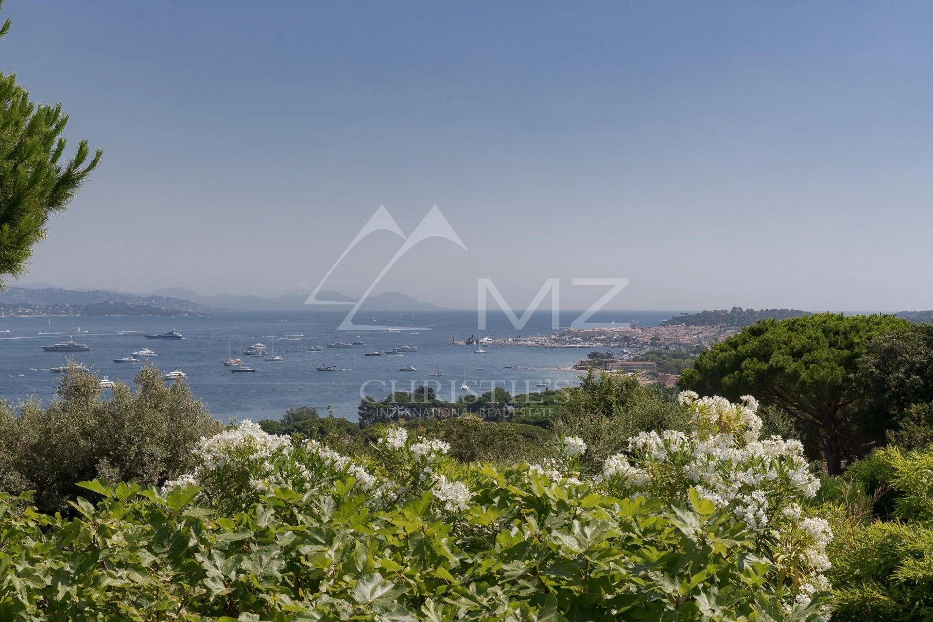 Close to Saint-Tropez - Charming provençal villa with sea view