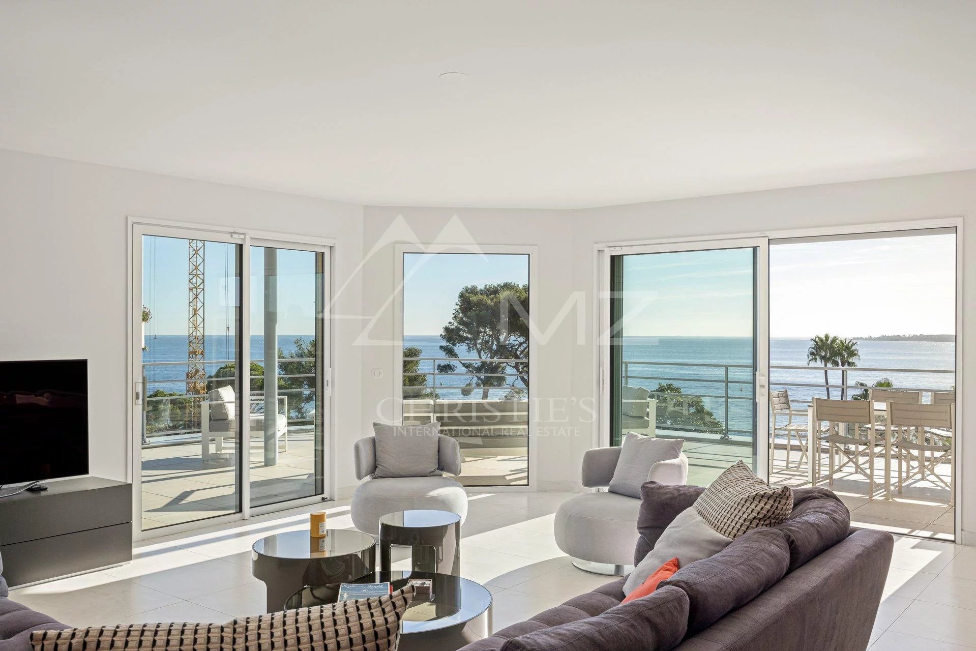 CANNES PALM BEACH - Luxueux penthouse d'environ 145 m2 avec vue mer panoramique