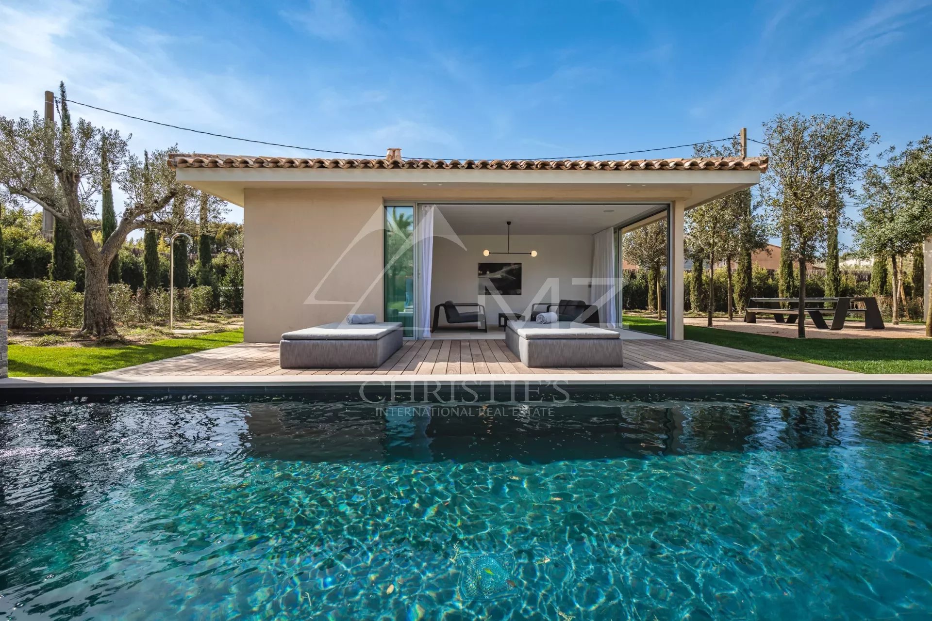 Magnificent new provencal/contemporary villa in Saint-Tropez