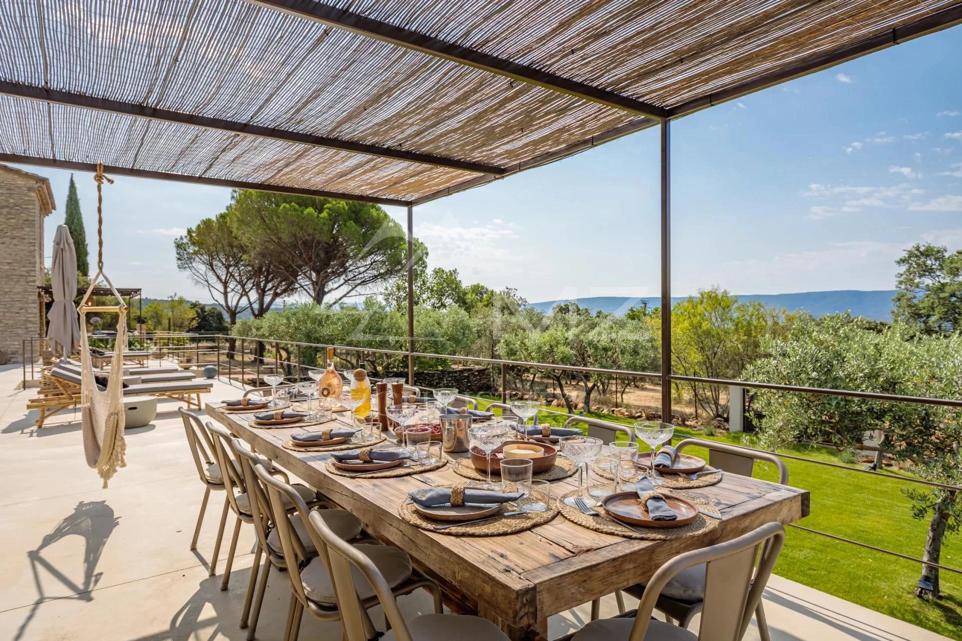 Gordes - Refined property with panoramic views