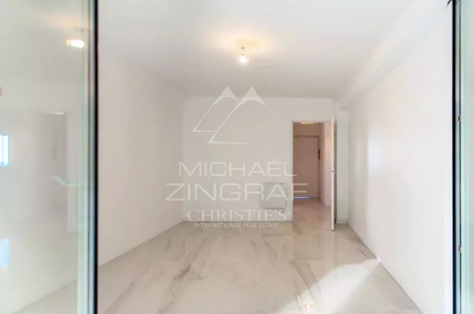 Renovated 3-room flat