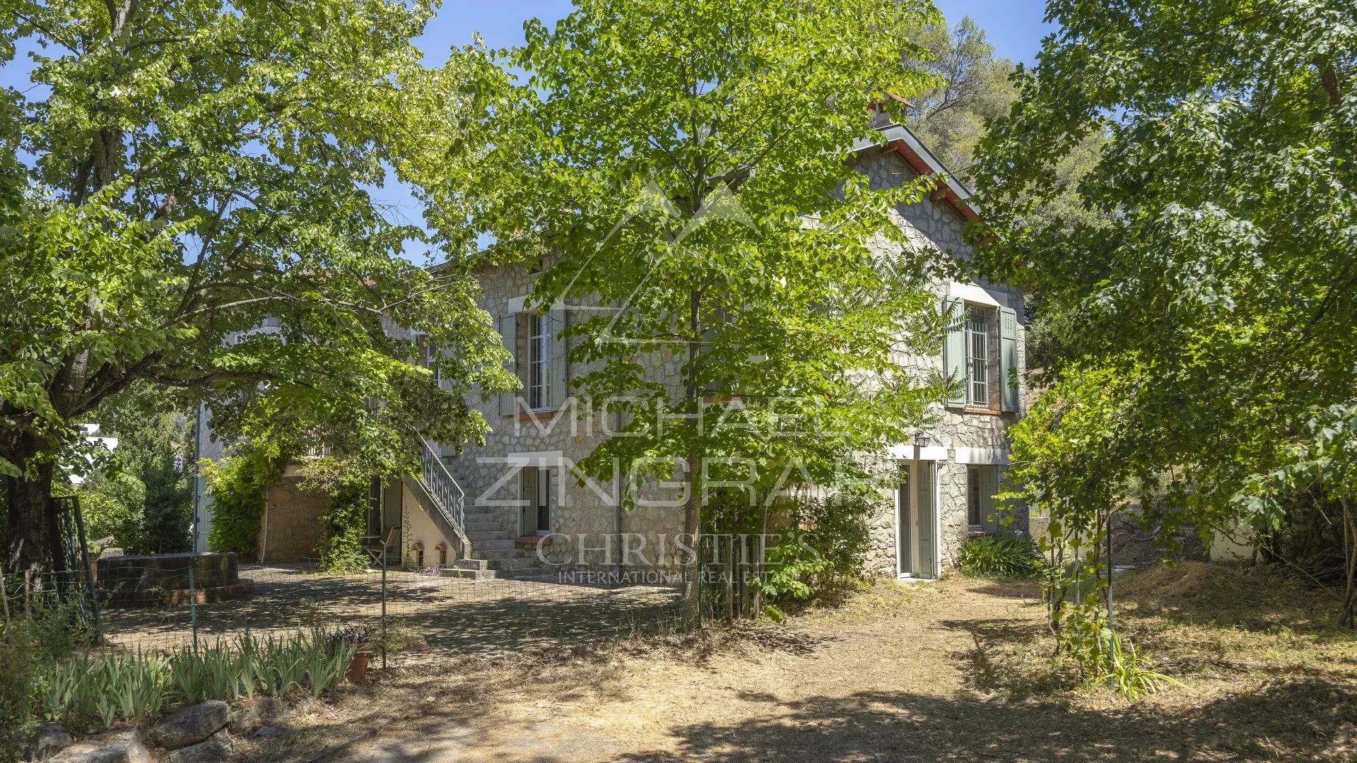 In der Nähe von Cannes West – Authentisches Steinhaus auf einem Grundstück von über 1,3 Hektar
