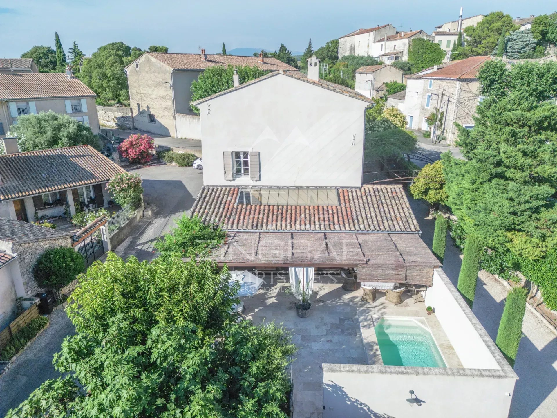 Exclusivité - Proche de l'Isle-sur-la-Sorgue - Magnifique maison de maître rénovée avec piscine