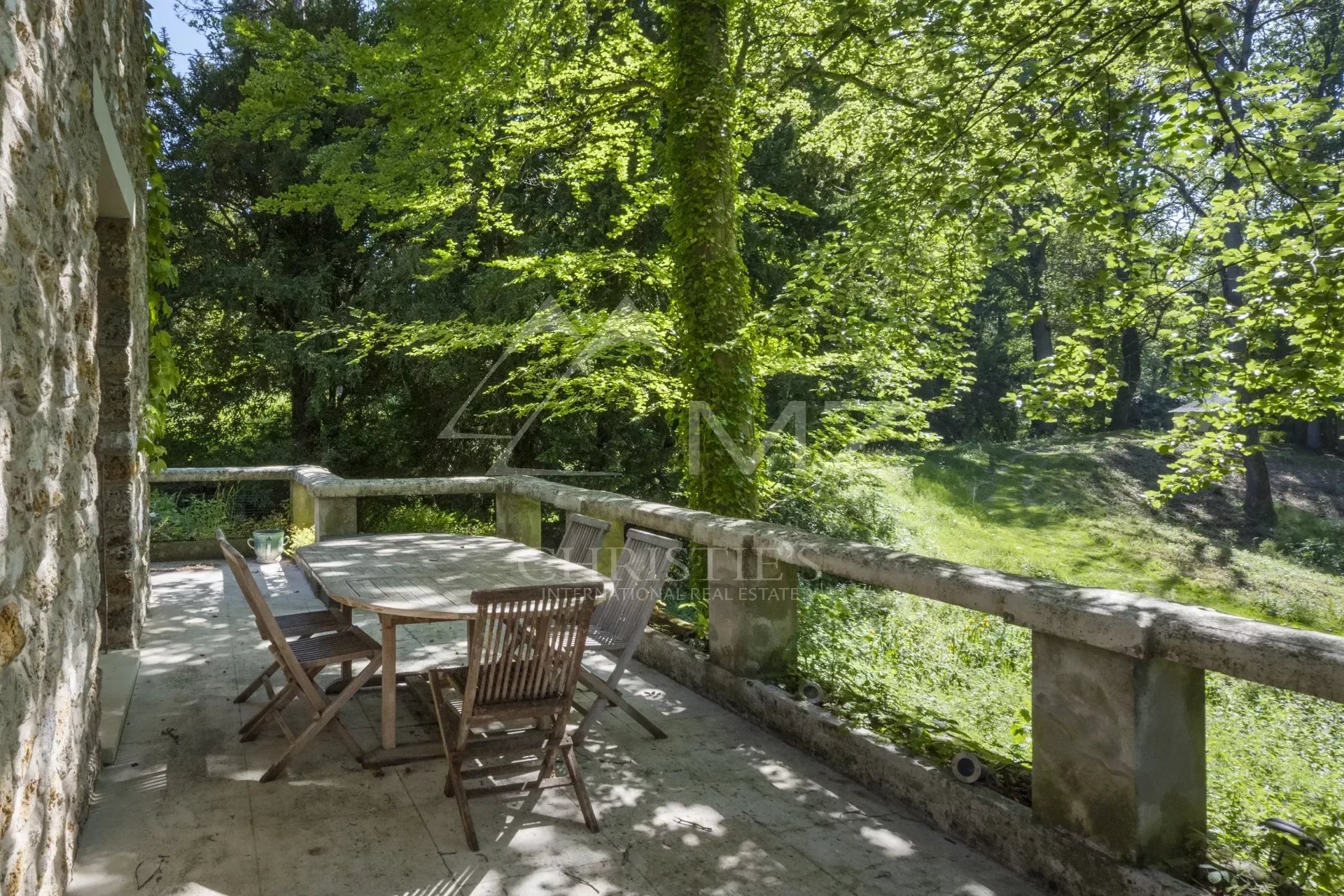 Exceptional manor house with pond, orchard and swimming pool in Chevreuse