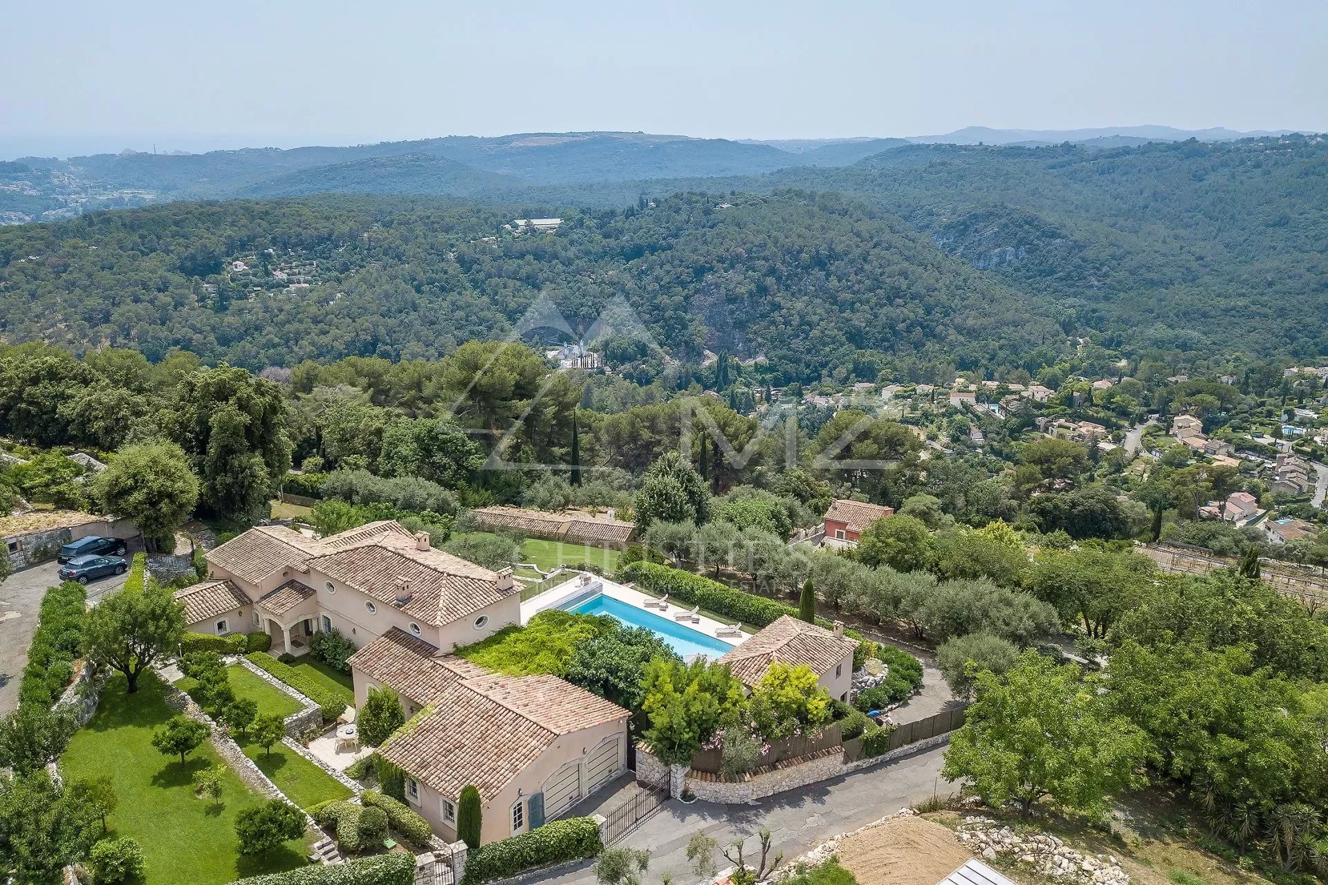 Close to Saint-Paul de Vence - Provencal villa with panoramic view