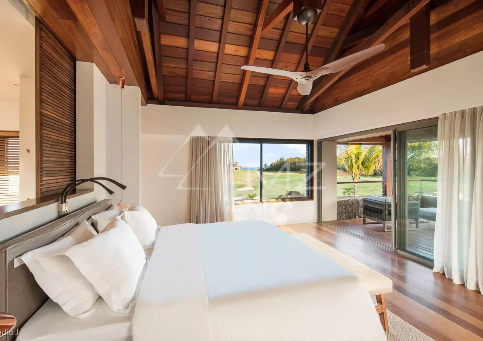 5 bedrooms villa on Golf