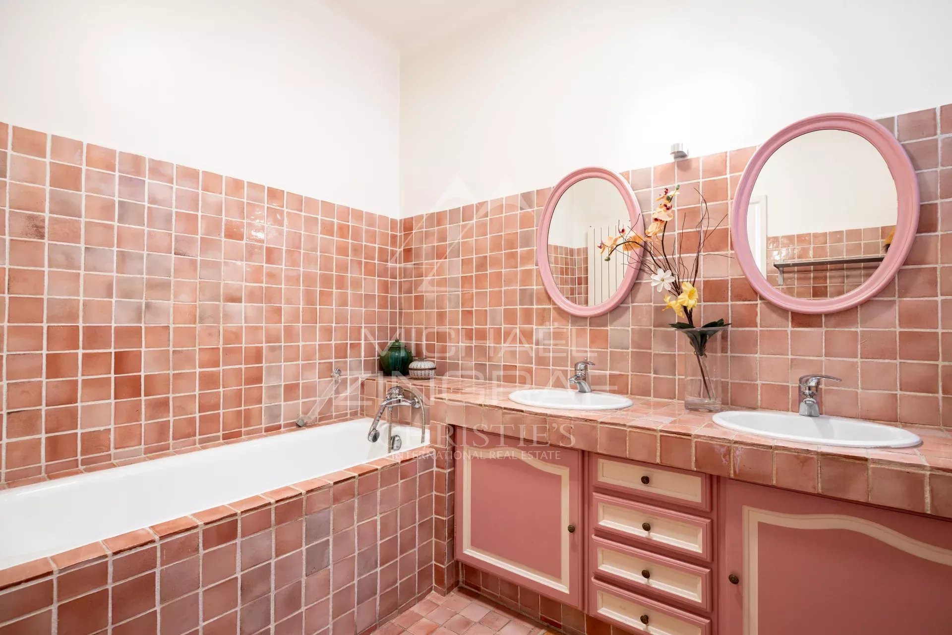 Cannes Croisette – Luxuriöse 102m² Wohnung mit Meerblick