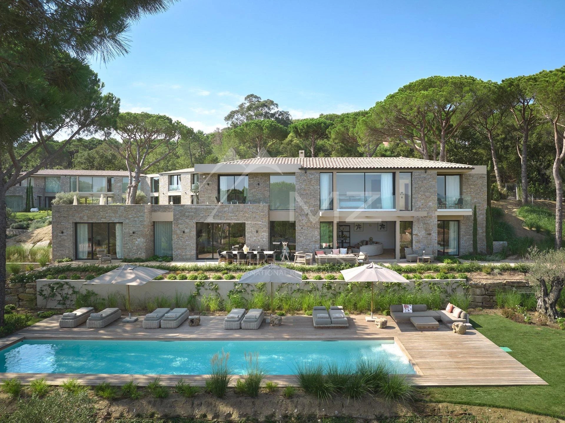 Saint-Tropez - Wunderschöne zeitgenössische Villa