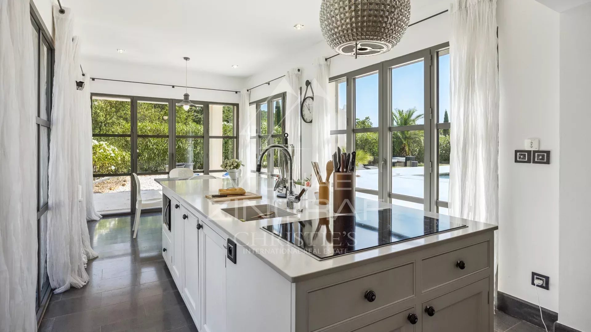 Provençal Elegance with Panoramic Views over Tourtour